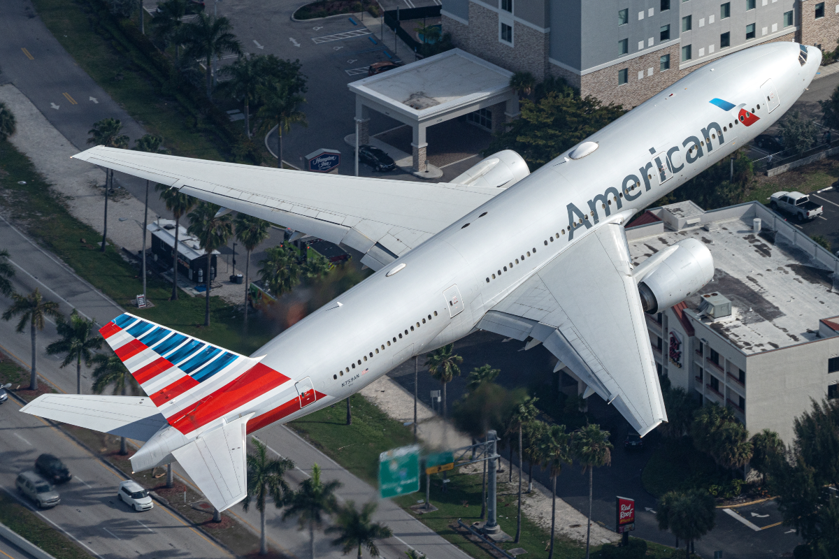 American Airlines Boeing 777-223(ER) Over Miami
