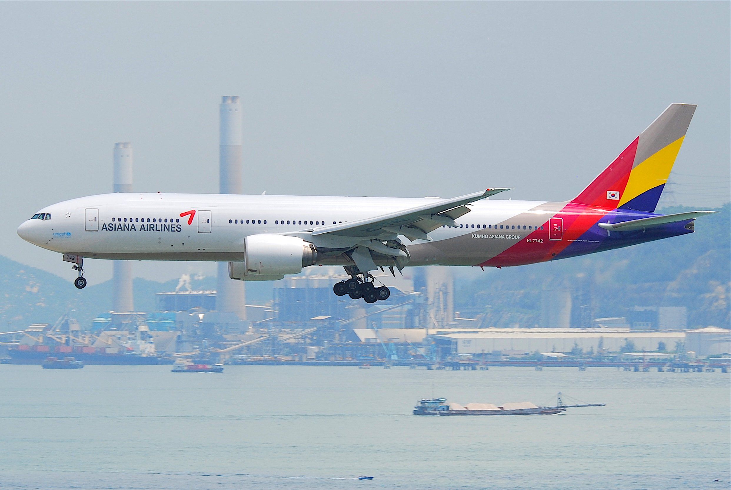Asiana_Airlines_Boeing_777-200ER;_HL7742@HKG;31.07.2011_614fy_(6053139064)
