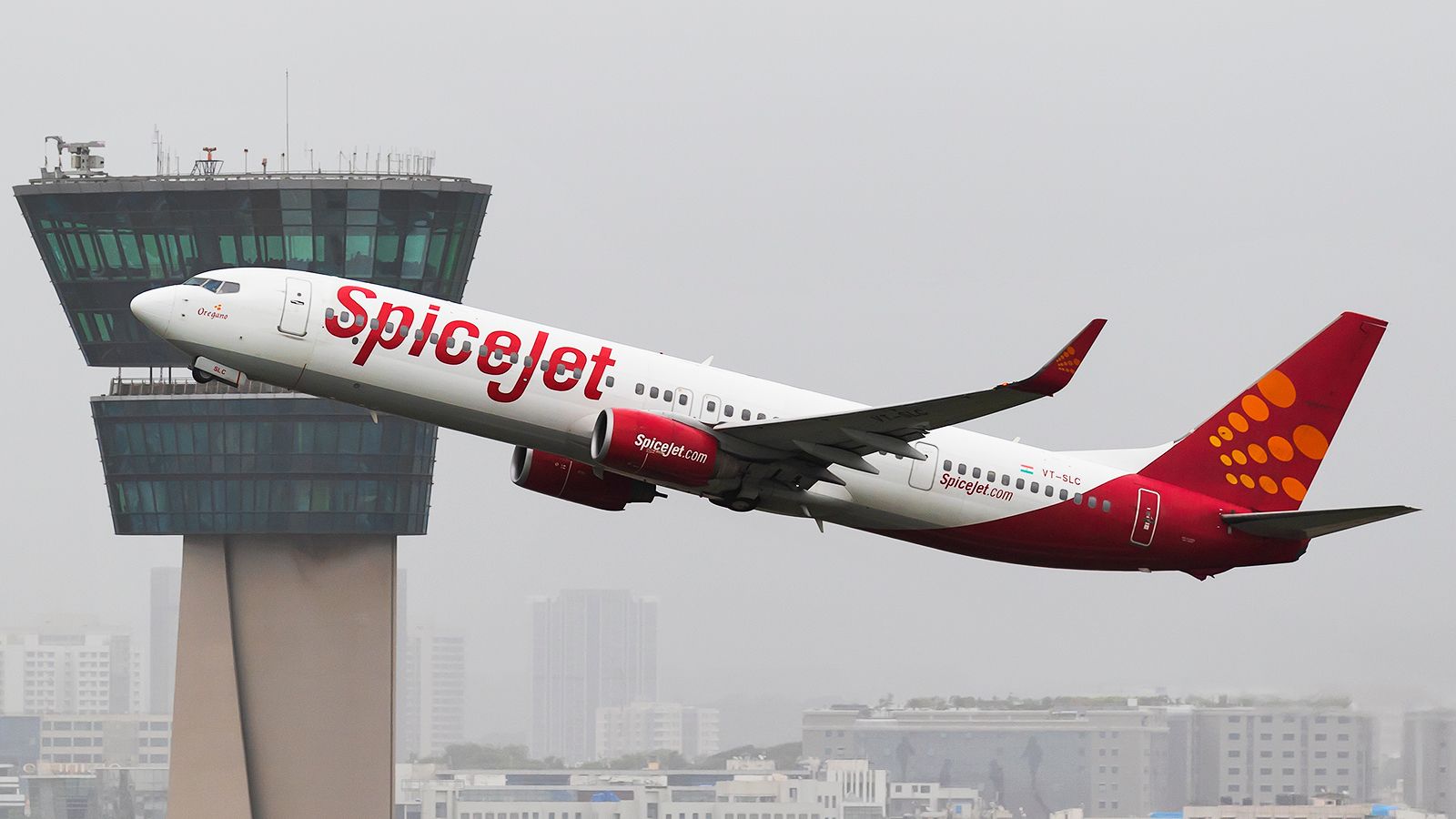 A SpiceJet 737 rotating out of Mumbai