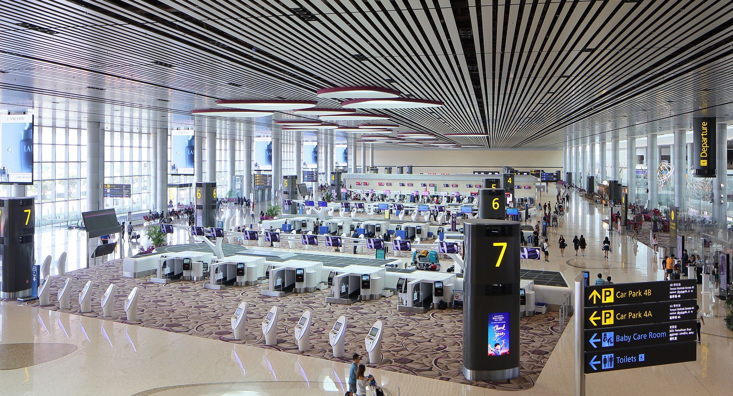 Departure hall at Singapore Changi Airport T4