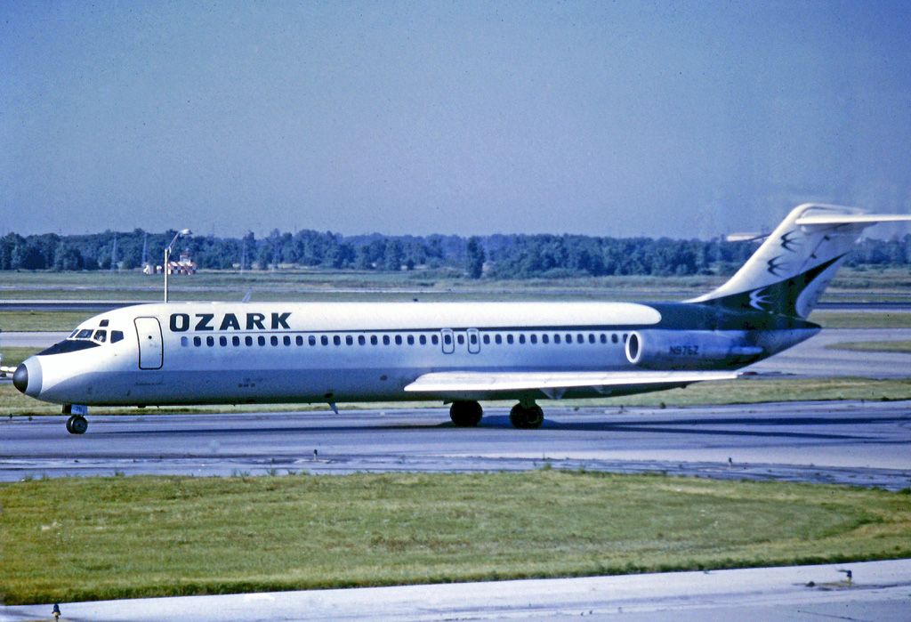 Douglas_DC-9-31_N976Z_Ozark_ORD_28.07.75_edited-2