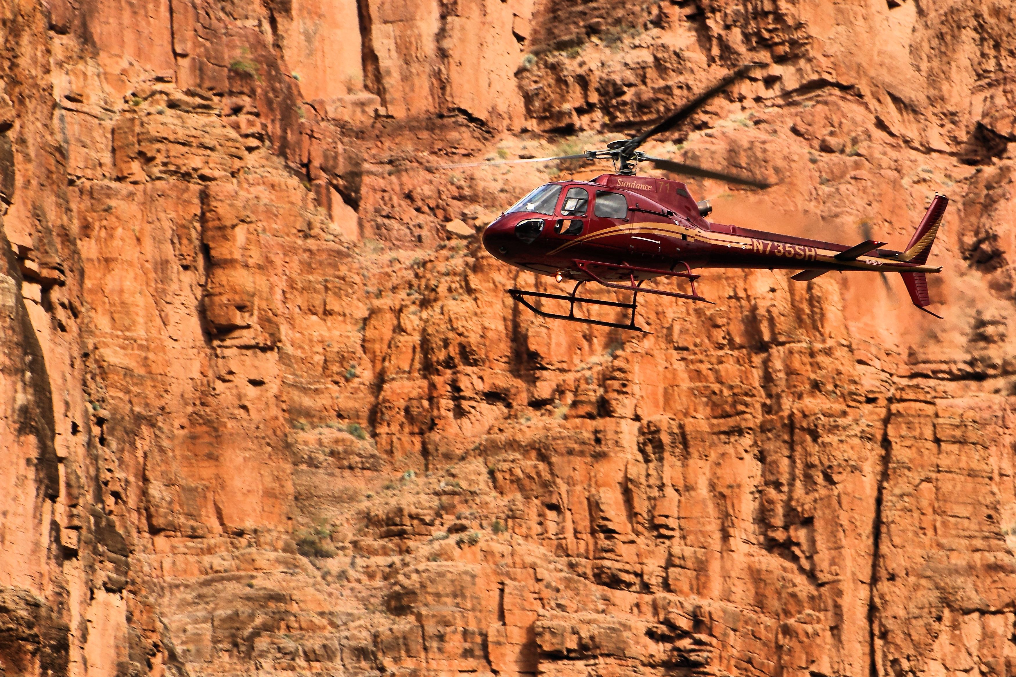 Eurocopter_AS350B2_-_Grand_Canyon_(15348942171)