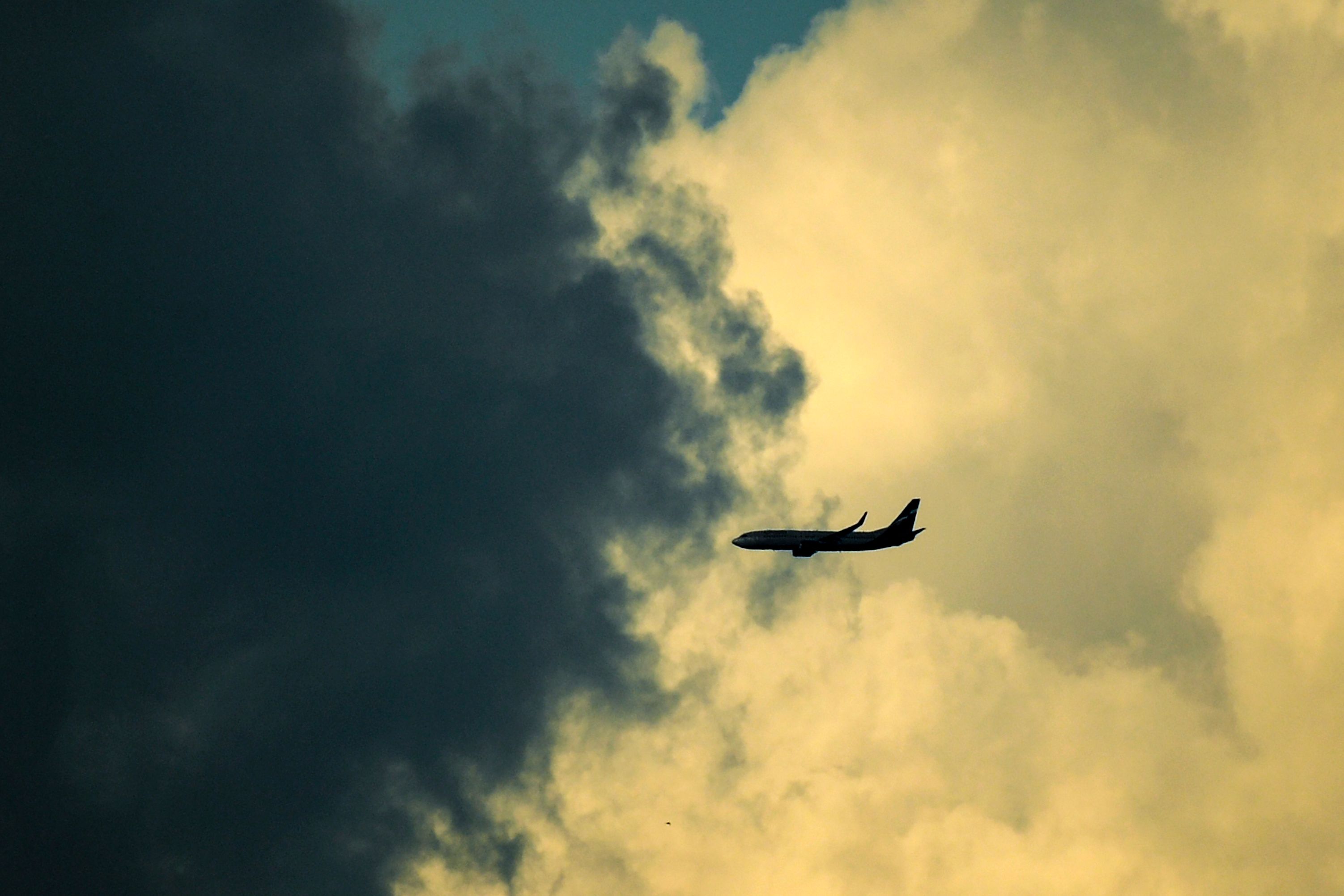 Turbulence Clouds Storm Aircraft Plane' data-img-url='https://static1.simpleflyingimages.com/wordpress/wp-content/uploads/2022/07/GettyImages-1215625223.jpg