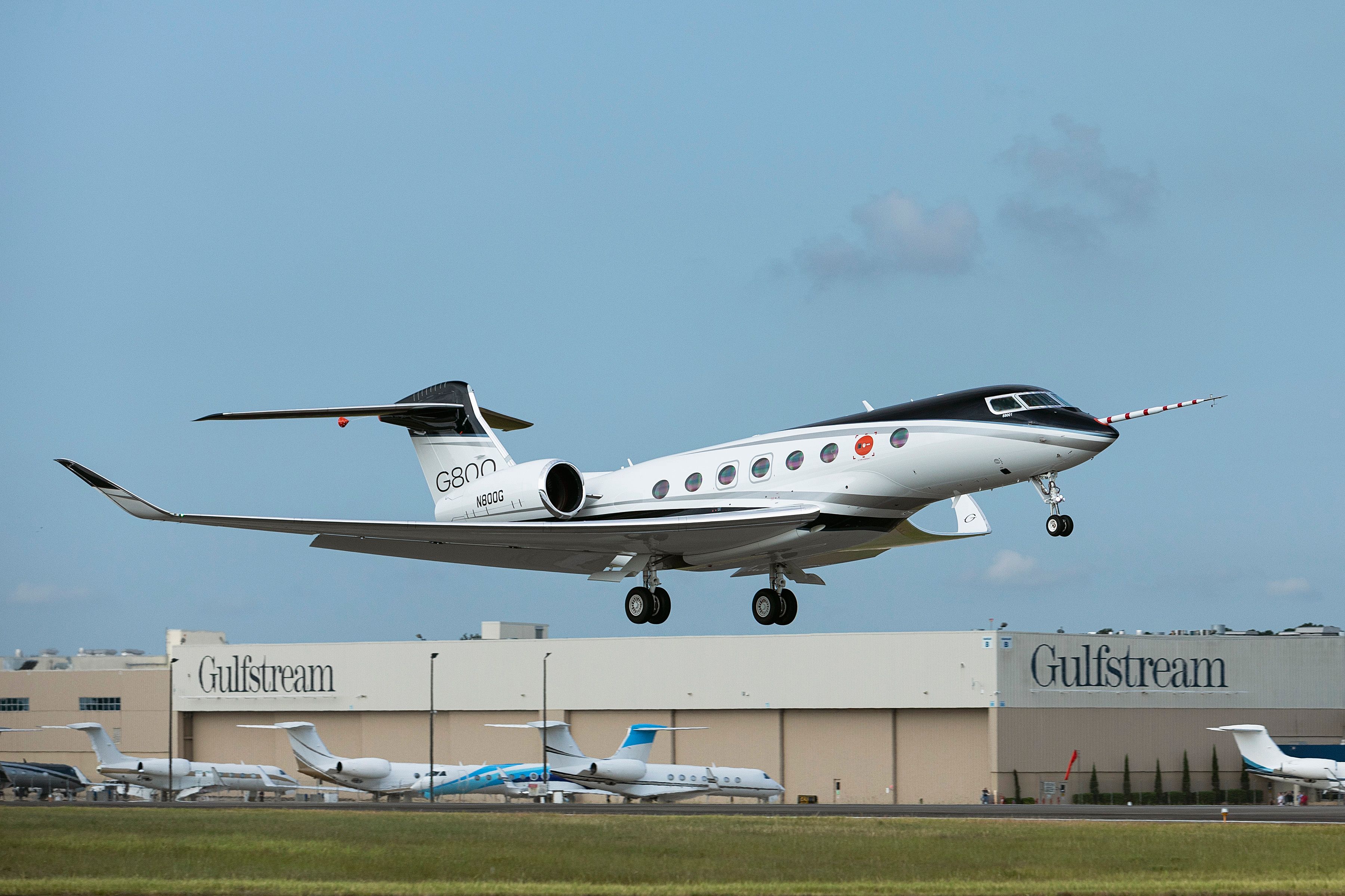 A Gulfstream G800 just after takeoff.
