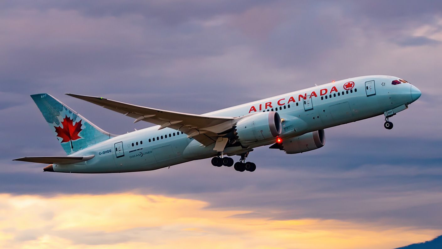 Rising Air Canada 787-8 Into the YVR Sunset - With Beacons Flashing