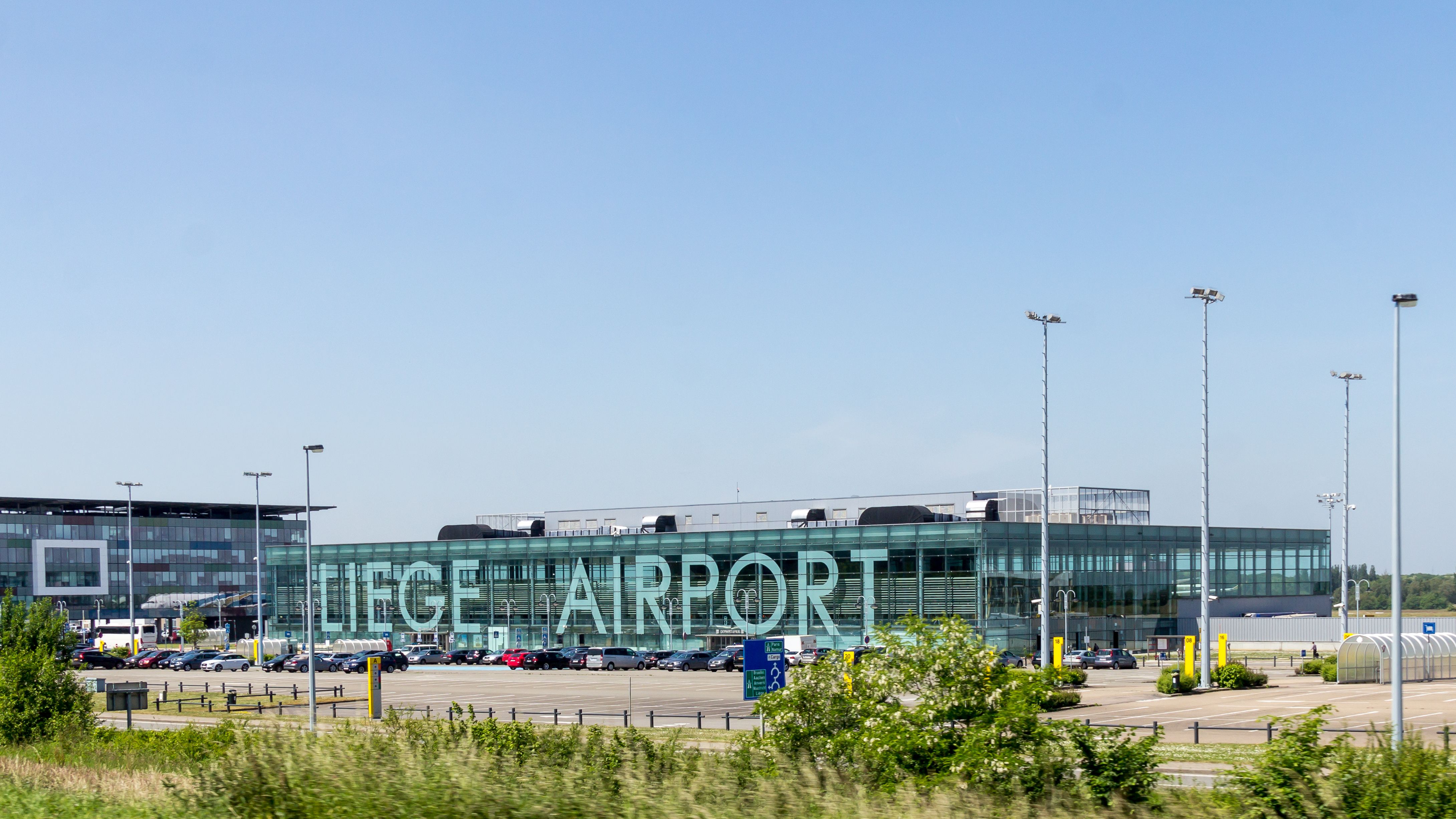 Liège_Airport_-_Passenger_Terminal-9298