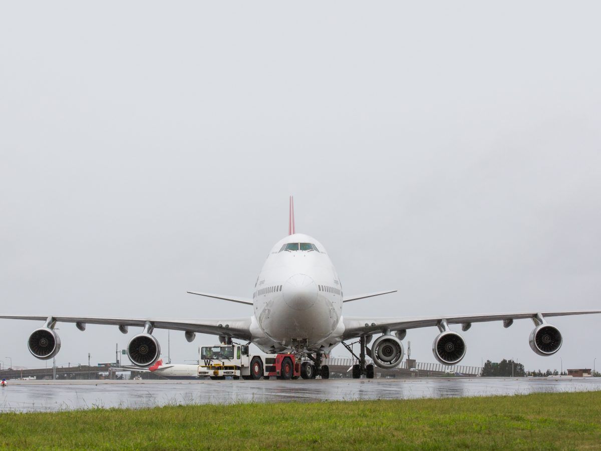 Qantas Boeing 747 5 Engines