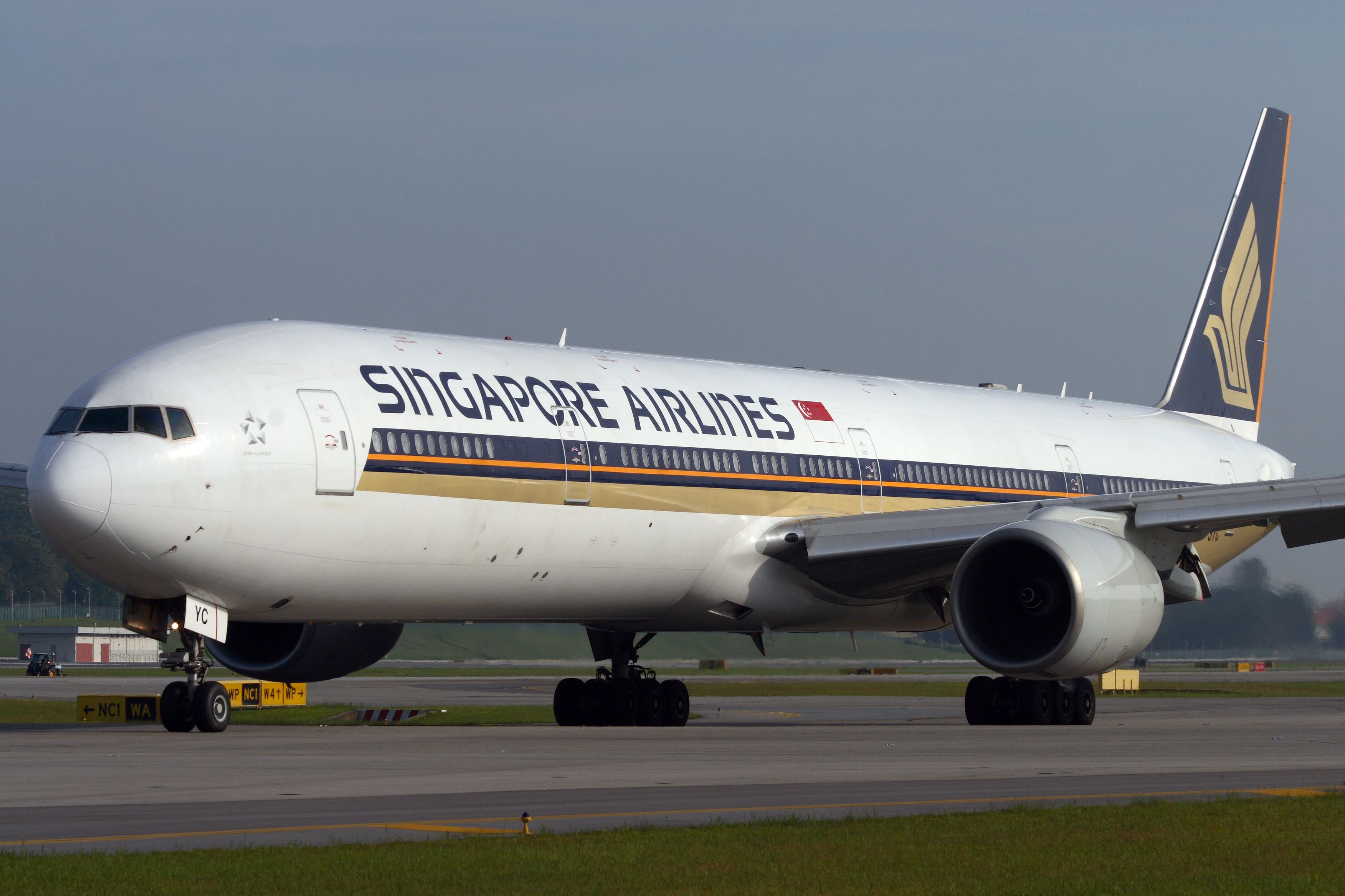 Singapore Airlines Boeing 737-300