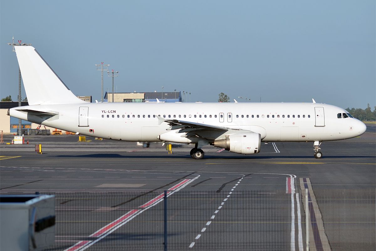 SmartLynx_Airlines YL-LCN Airbus_A320-233