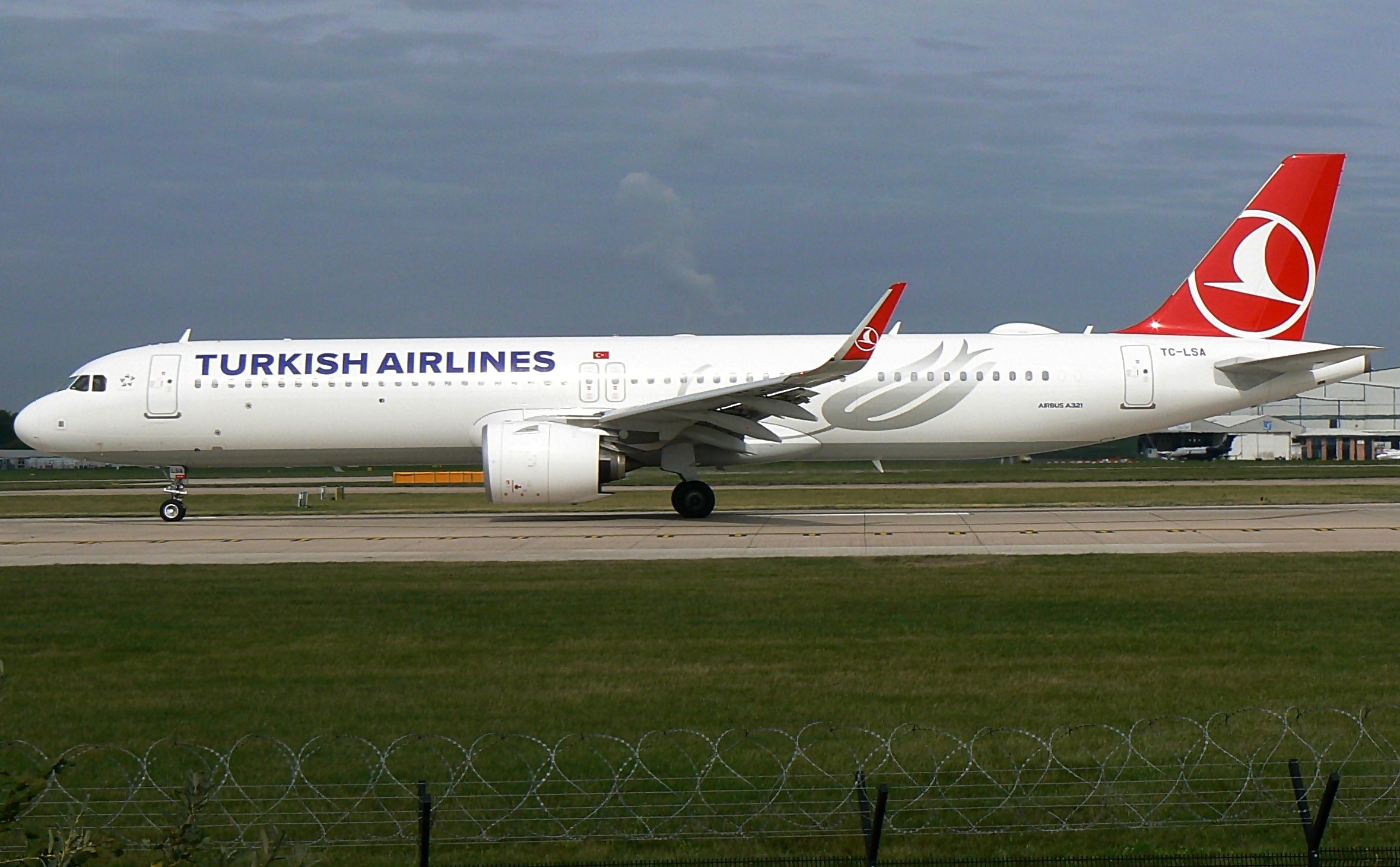 Turkish_Airlines_A321neo_(TC-LSA)_@_MAN_August_2018_(01)-1
