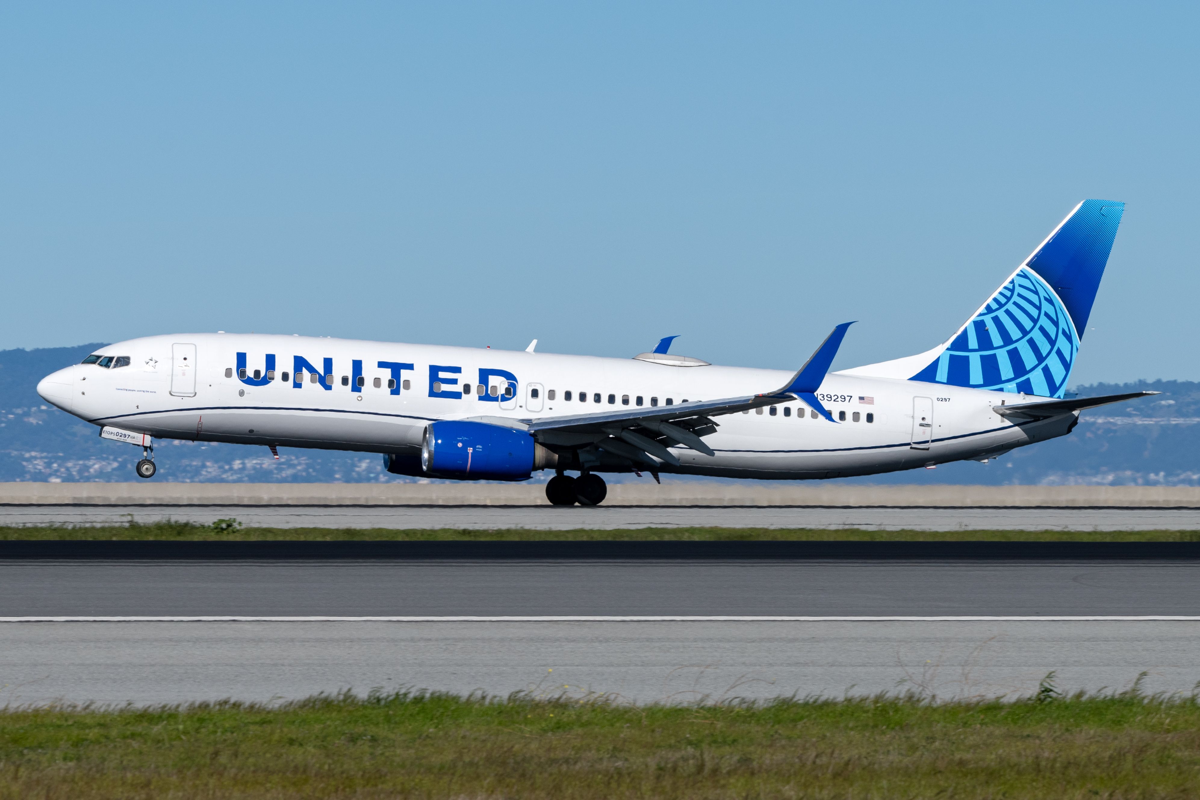 A United Airlines Boeing 737-800 just taking off.