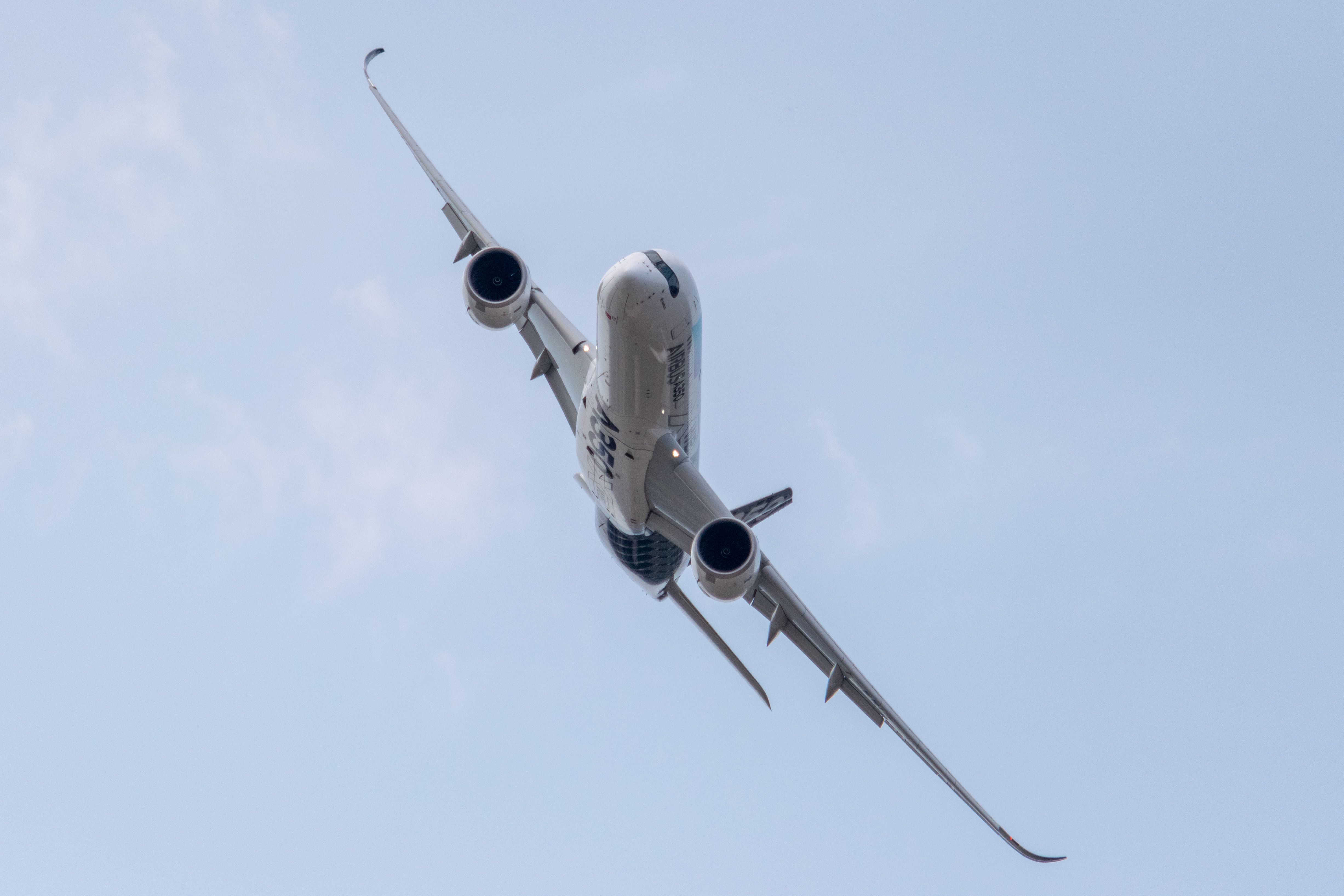Airbus A350 flying display at Farnborough 2022