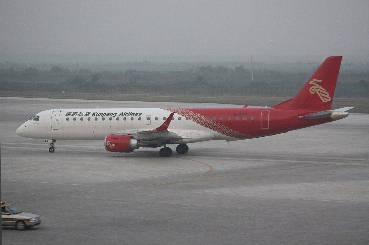 1280px-B-3133_Embraer_190_Kunpeng_Companhias_Aéreas_(7338430138)