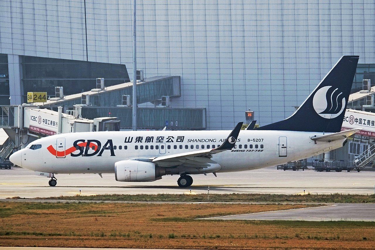 Shandong Airlines Boeing 737