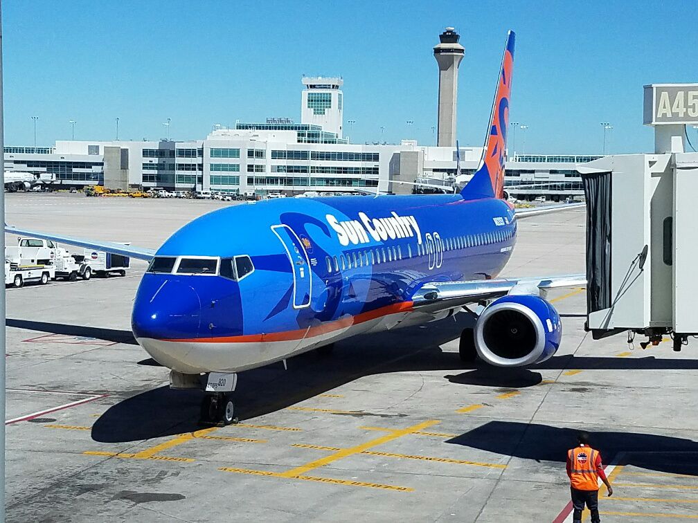 Sun Country Airlines Boeing 737-700 at Denver Airport