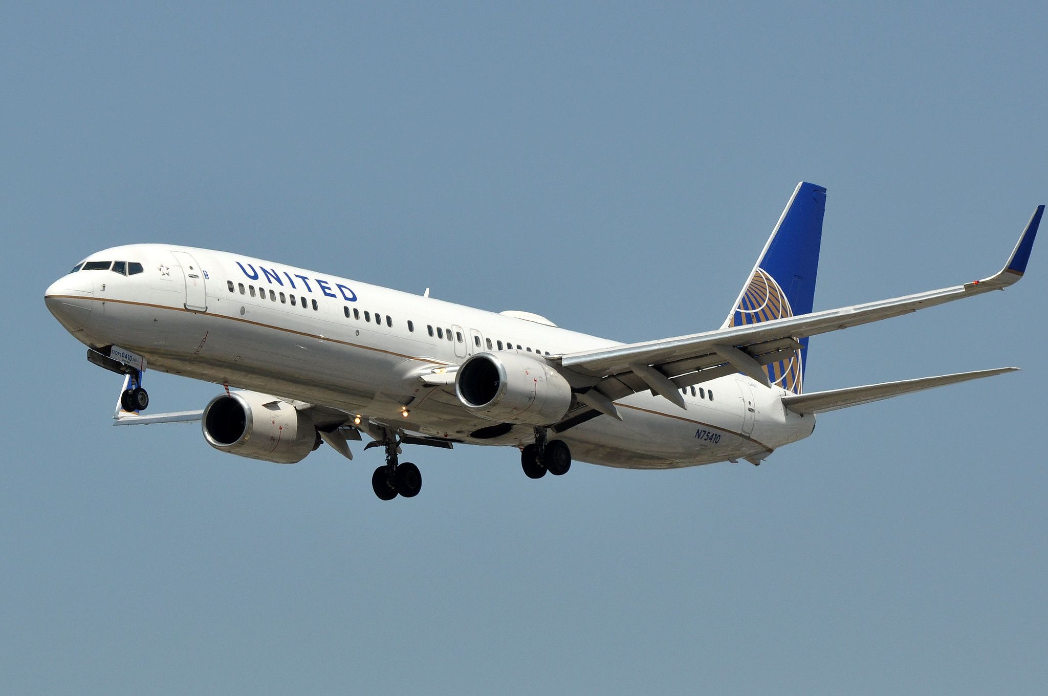 United Airlines Boeing 737-900