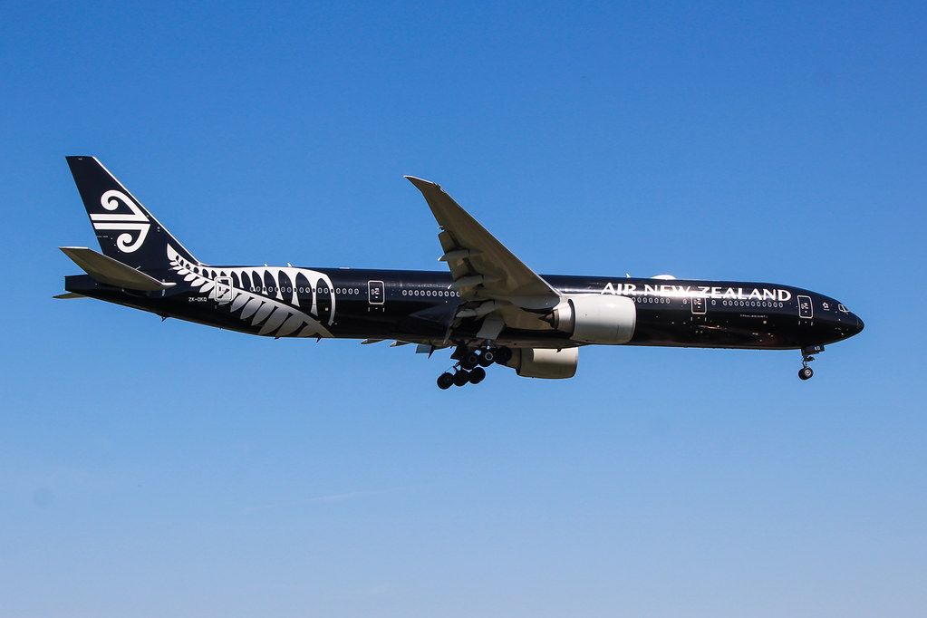 zk-okq air new zealand all black boeing 777