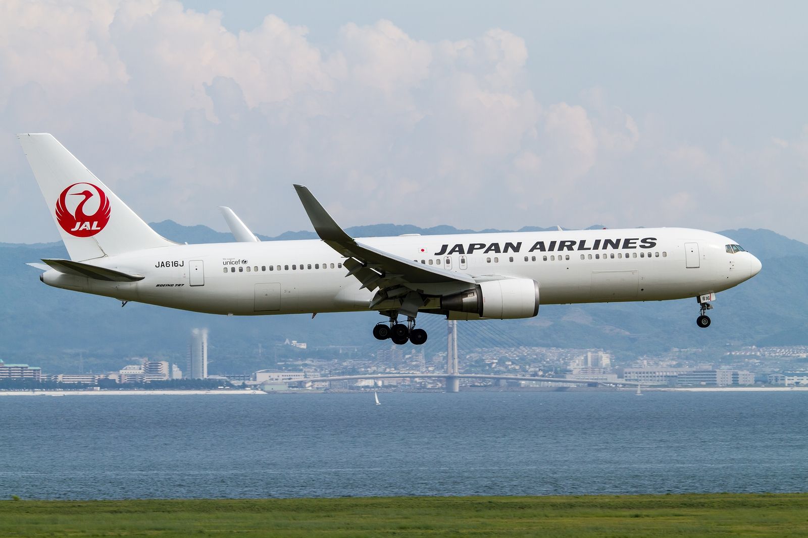 Boeing_767-300ER of Japan Airlines