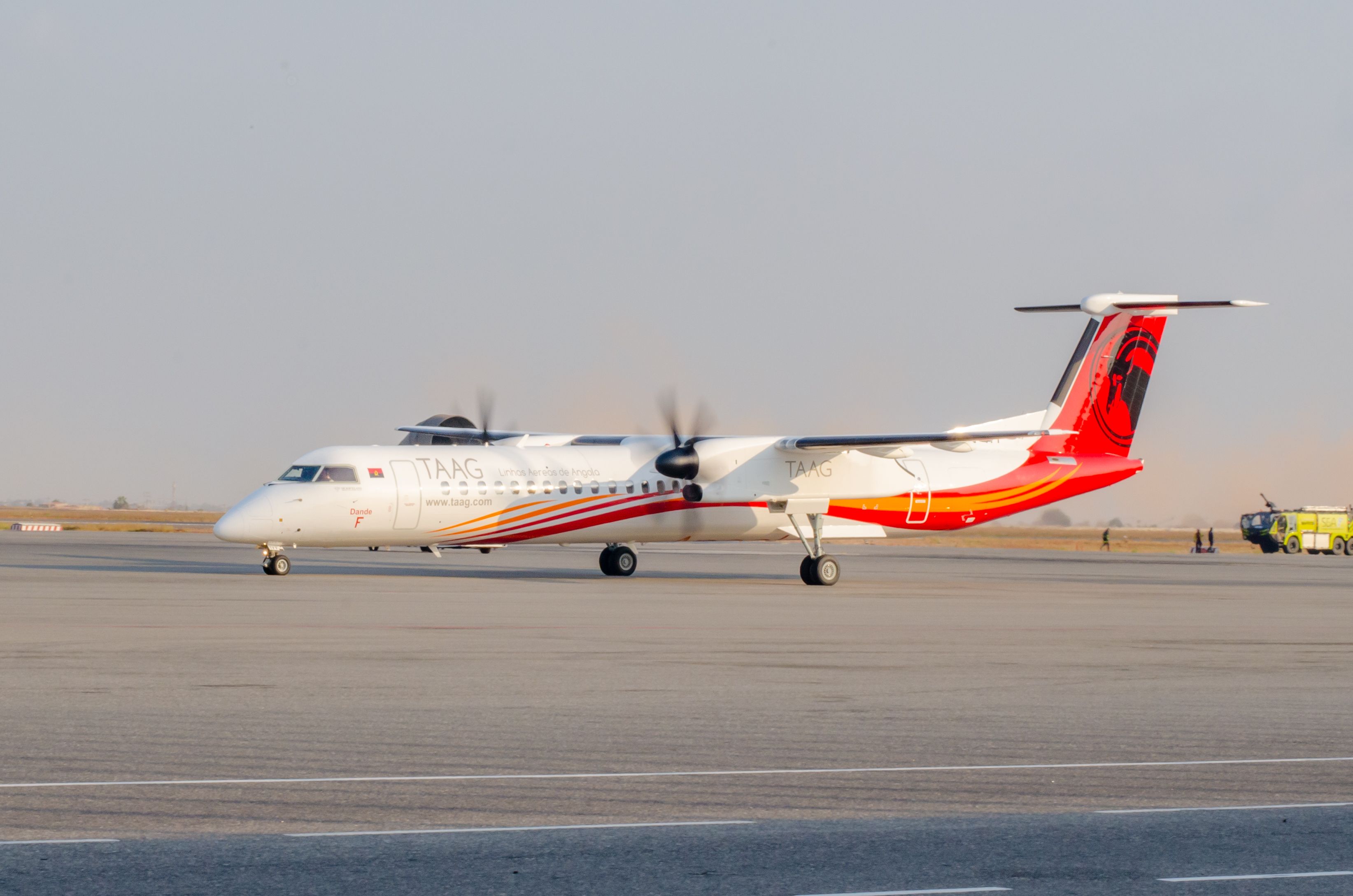 TAAG Angola Airlines Dash 8 Q400