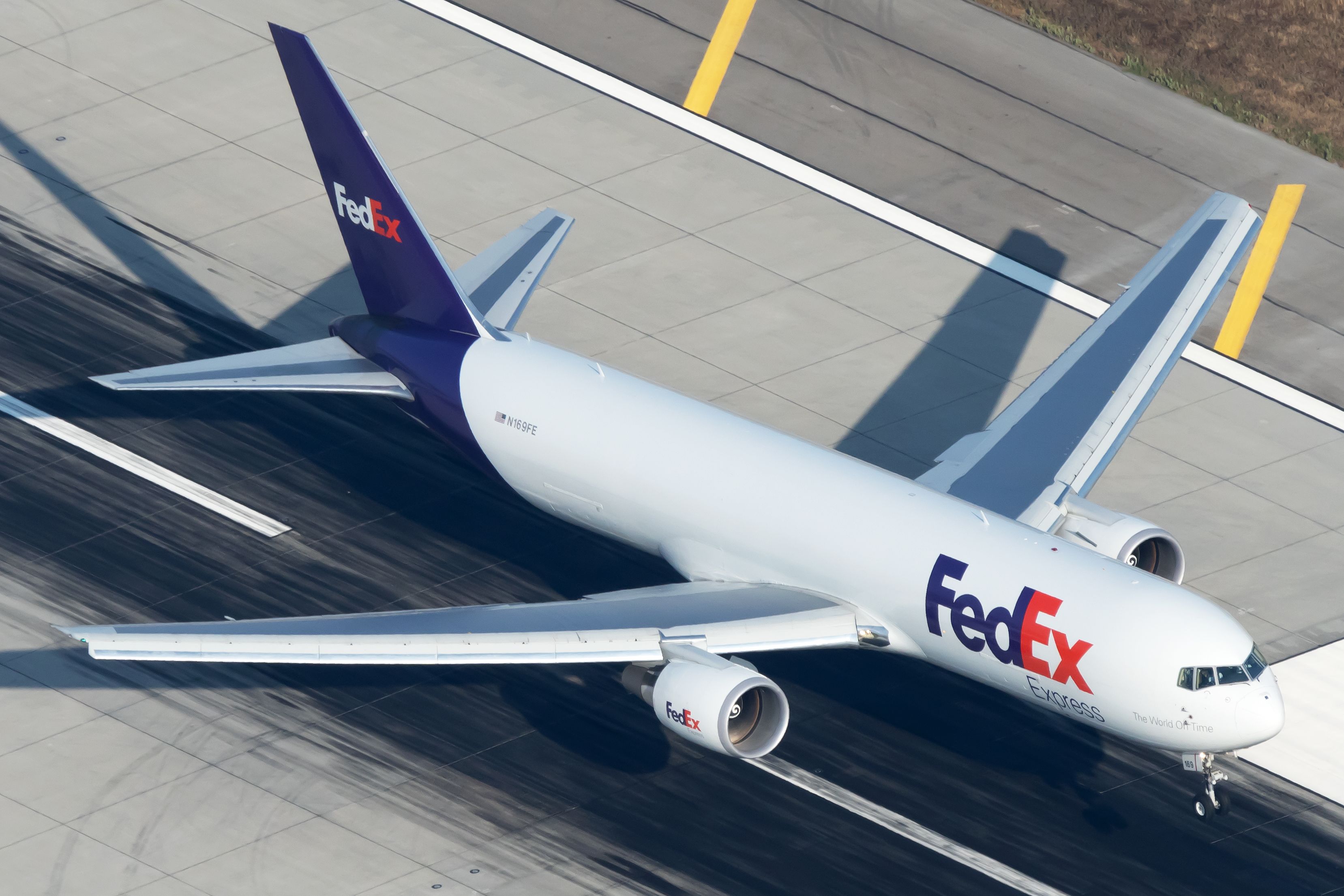 FedEx Boeing 767-3S2F 