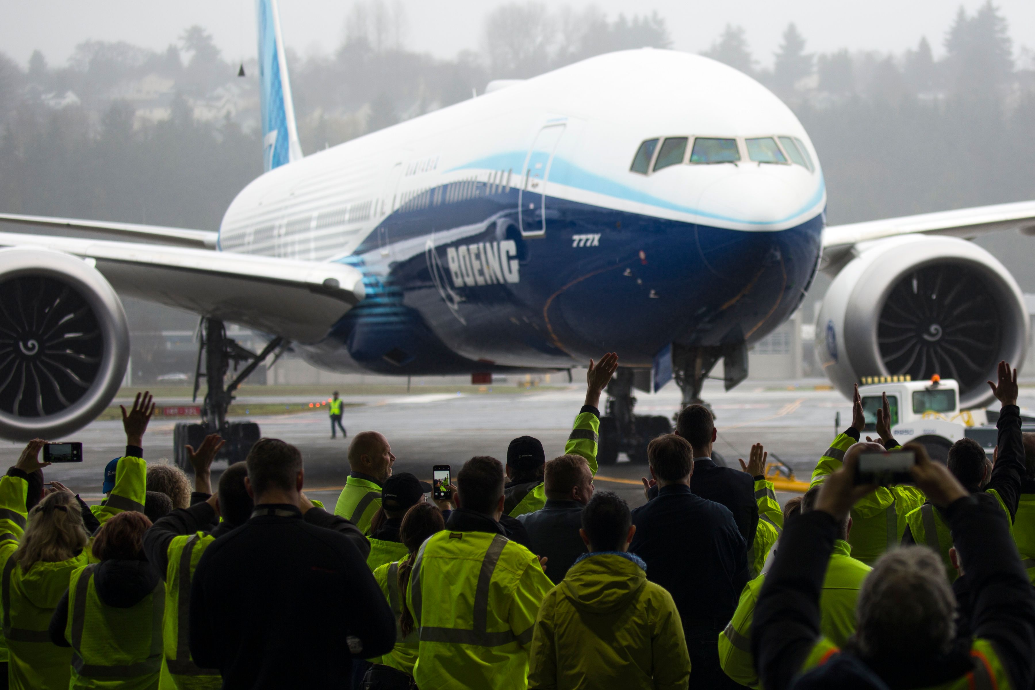 Boeing 777X being presented to a crowd