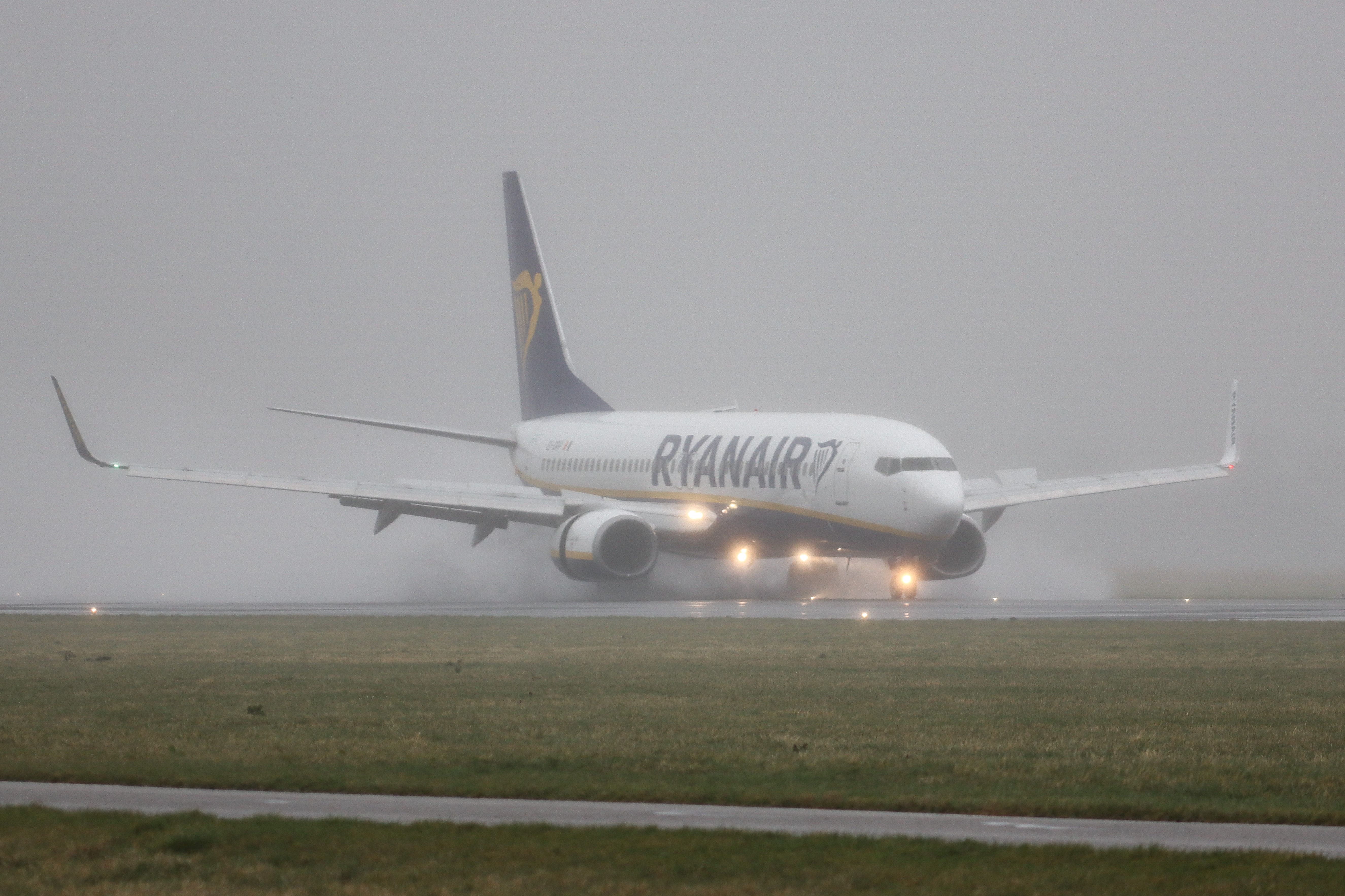 Ryanair aircraft landing in fog 