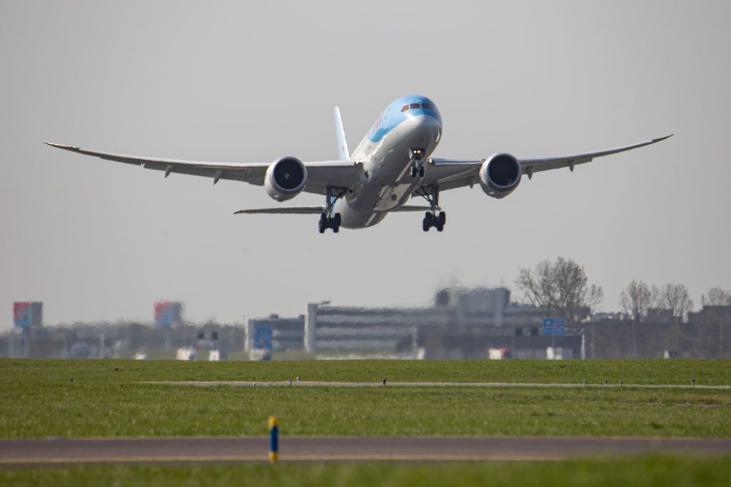 TUI Boeing 787 Getty taking off from Amsterdam