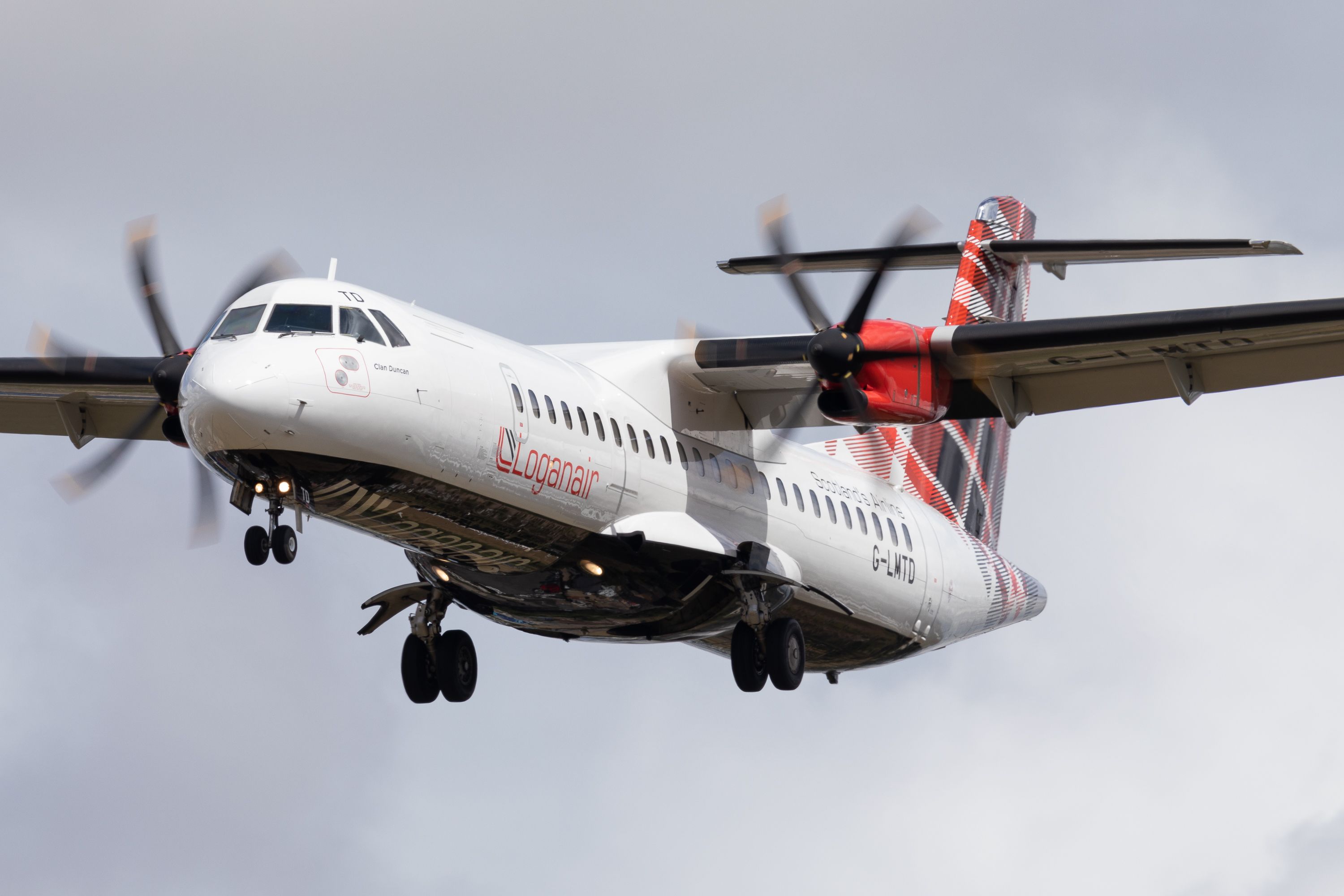 Loganair ATR 72 landing