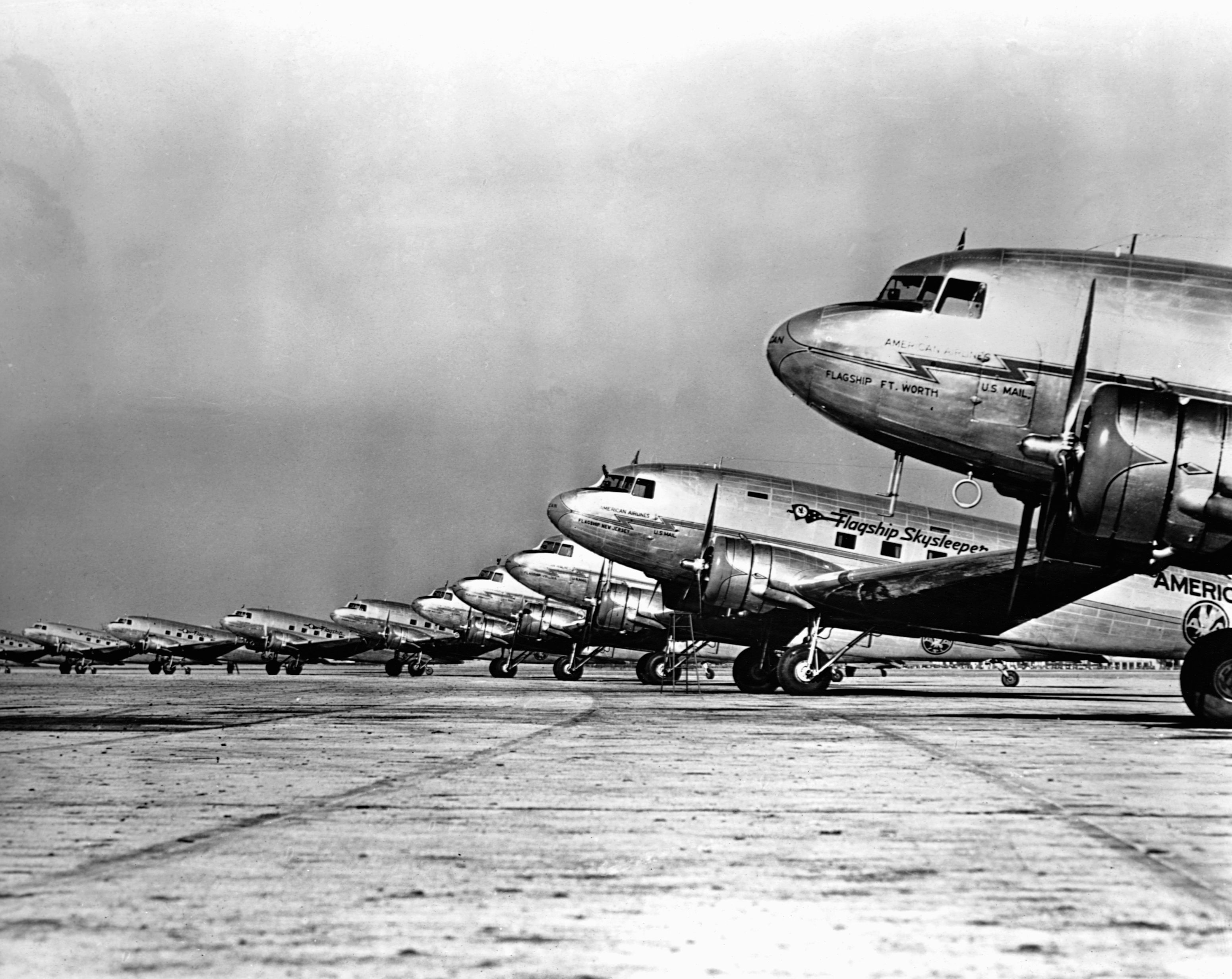 DC-3s lines up