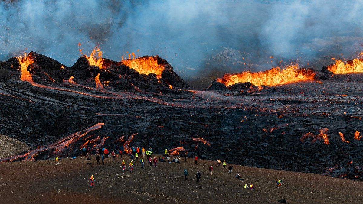 Iceland volcano (1)