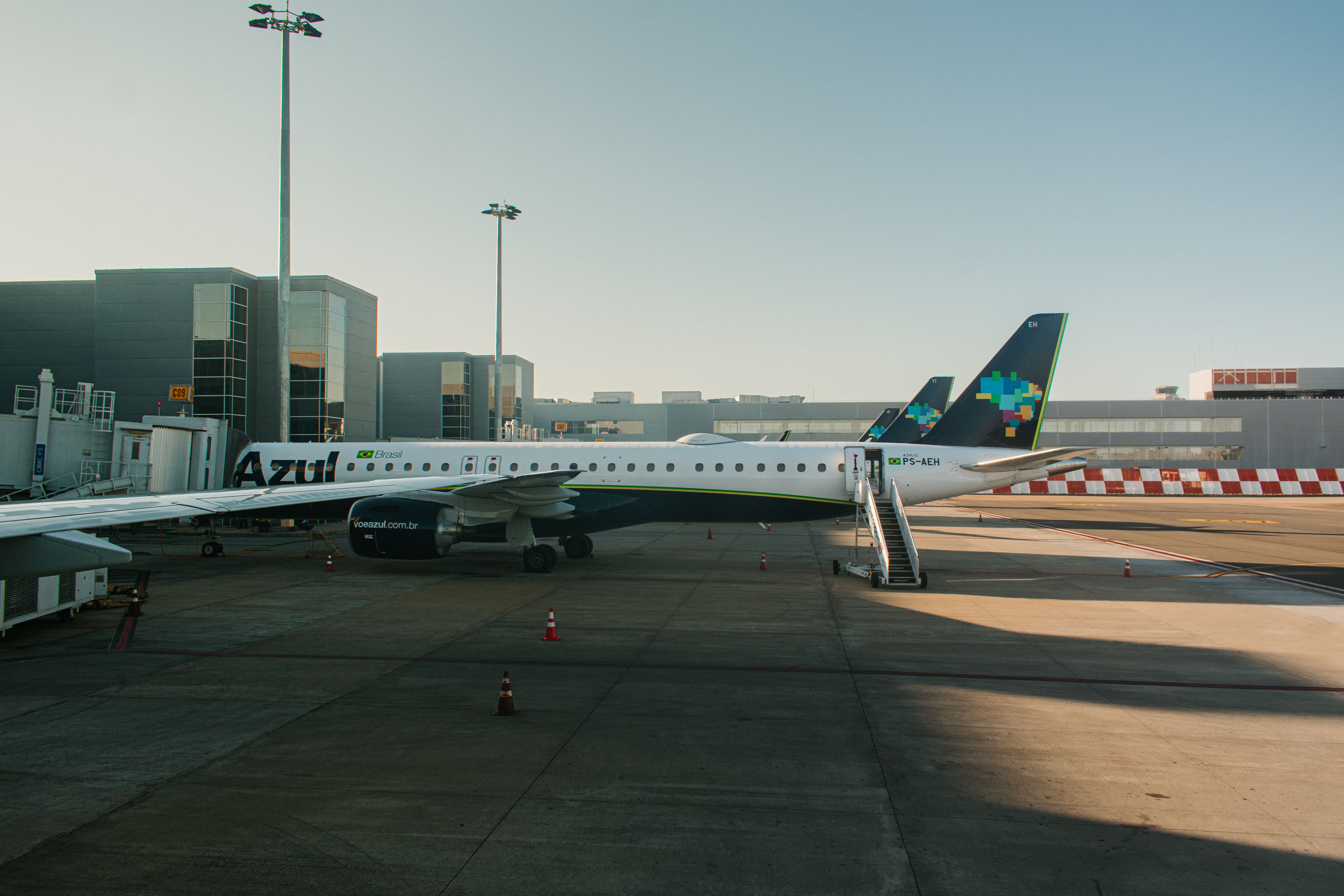 Azul Embraer 195-E2 parked at gate at VCP