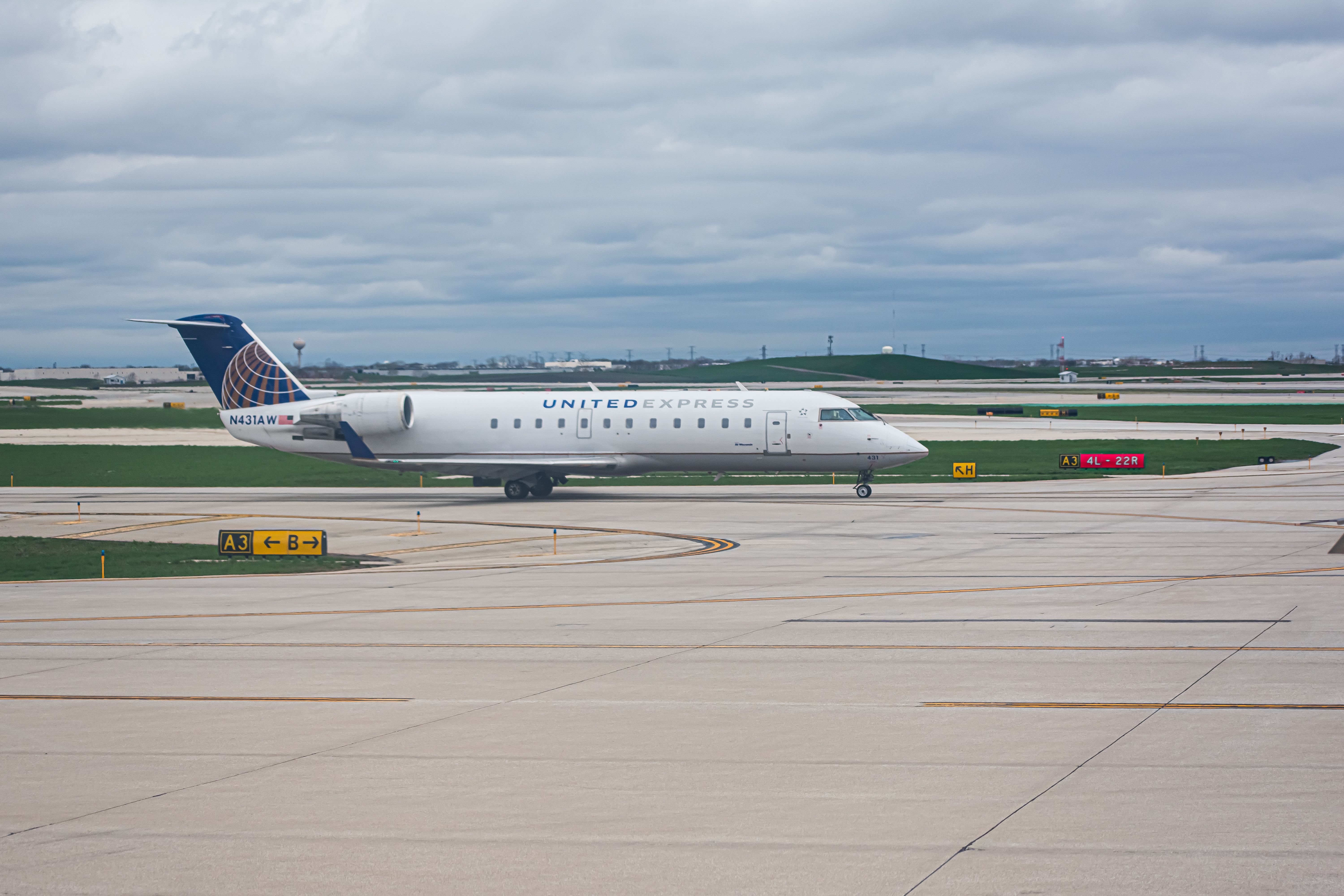 Air Wisconsin Bombardier CRJ200 taxiing at ORD