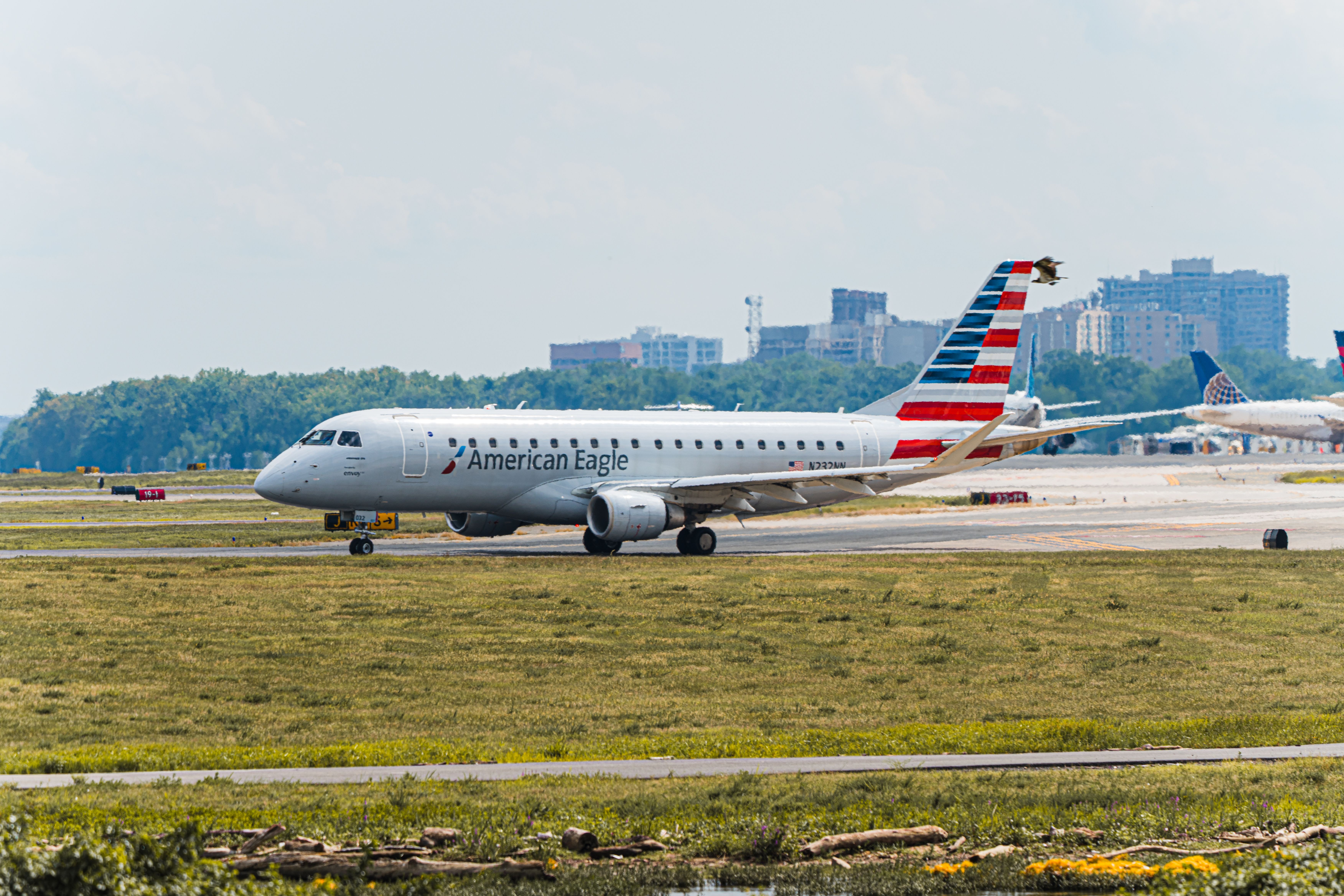 American Eagle Embraer E175 taxiing at DCA