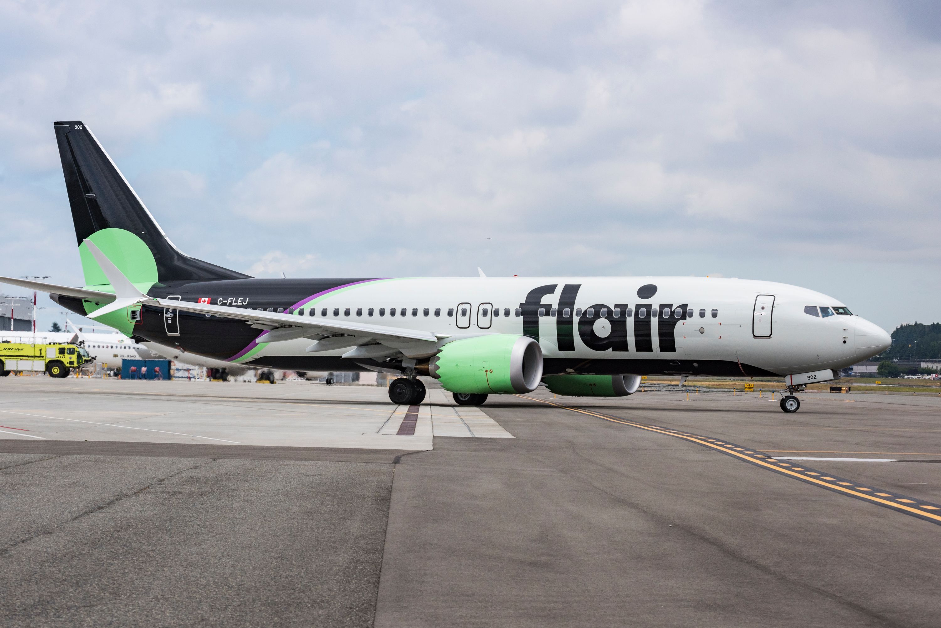 Flair Airlines Boeing 737