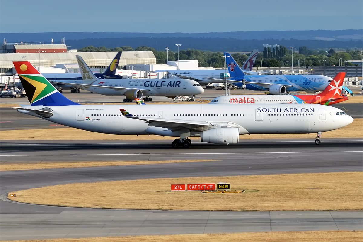 South_African_Airways,_ZS-SXM,_Airbus_A330-300