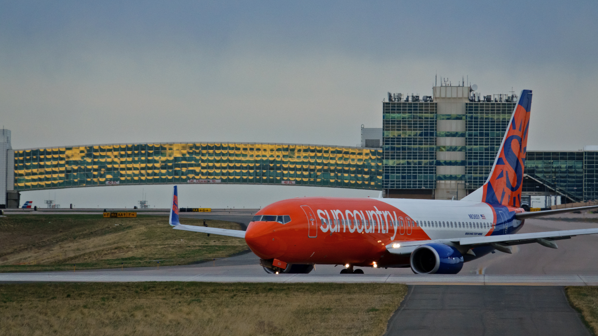 Sun Country Airlines Boeing 737 Denver Airport