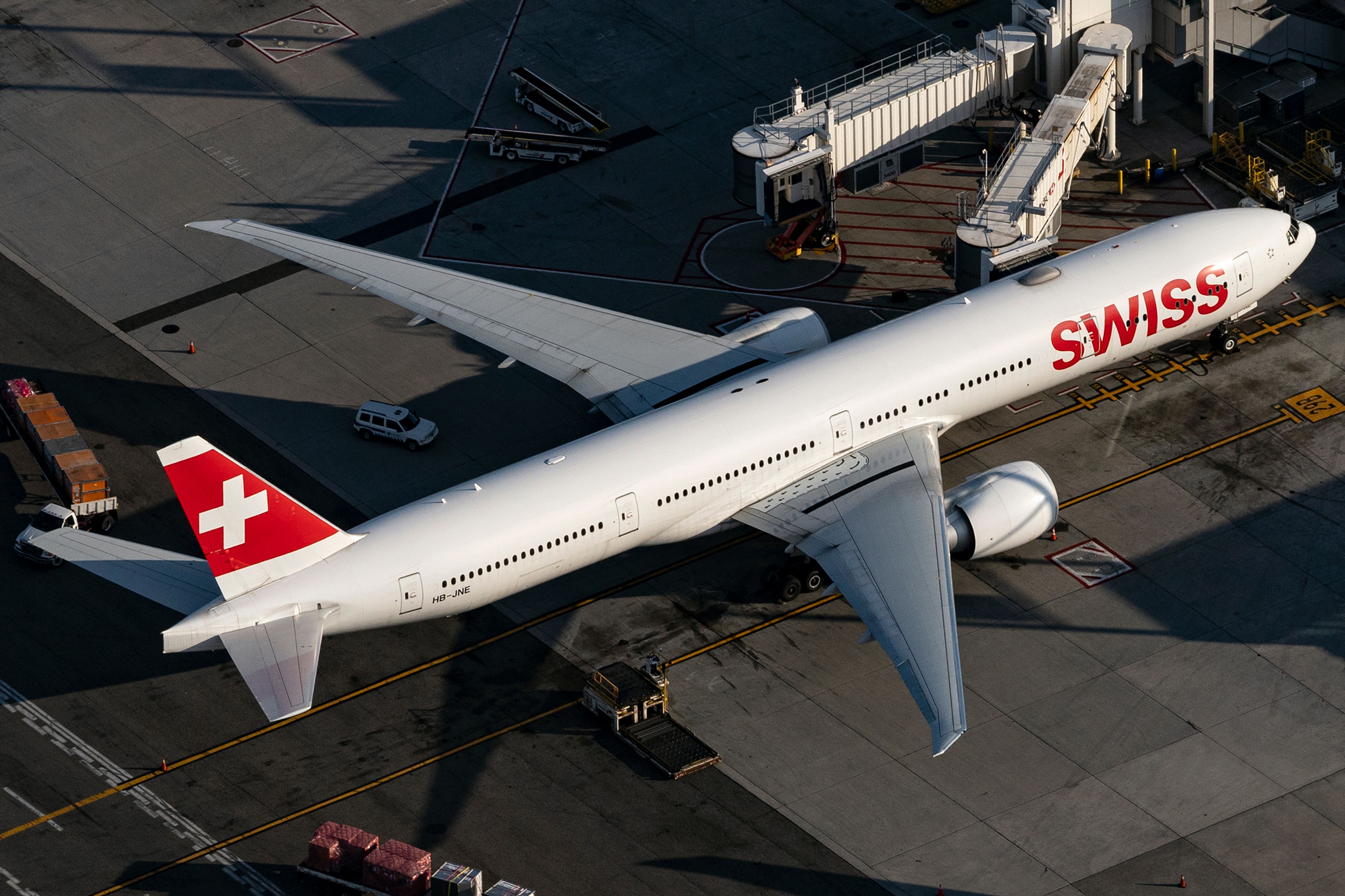 Swiss Boeing 777-3DE(ER) HB-JNE