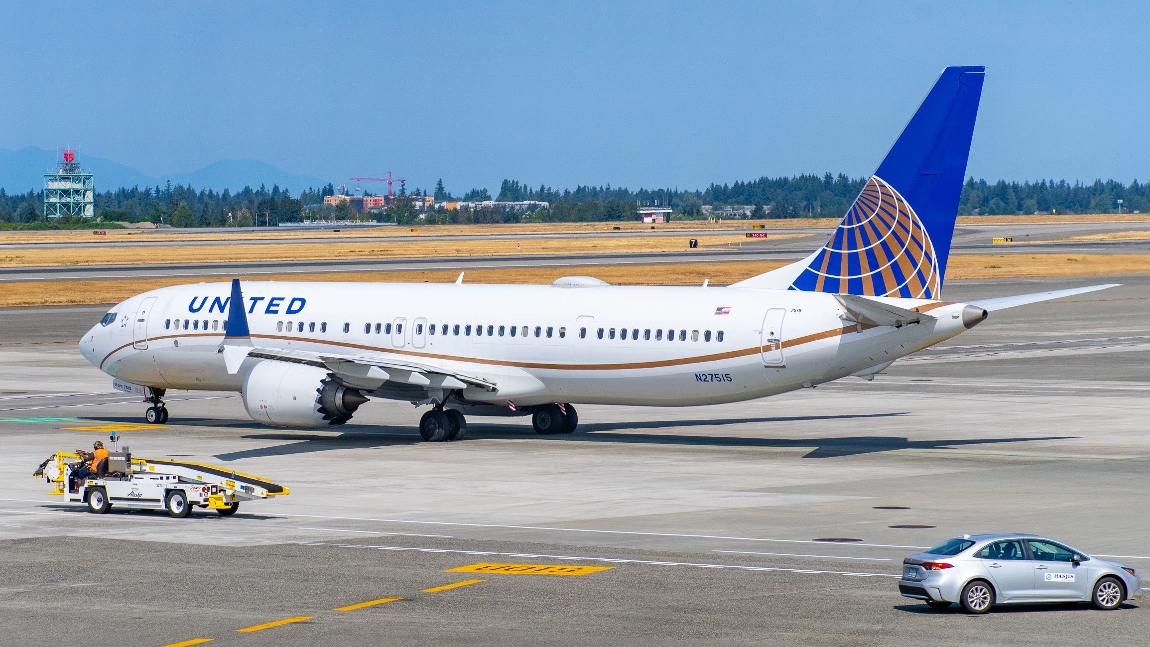 United Airlines Boeing 737 MAX 9 Heading Out