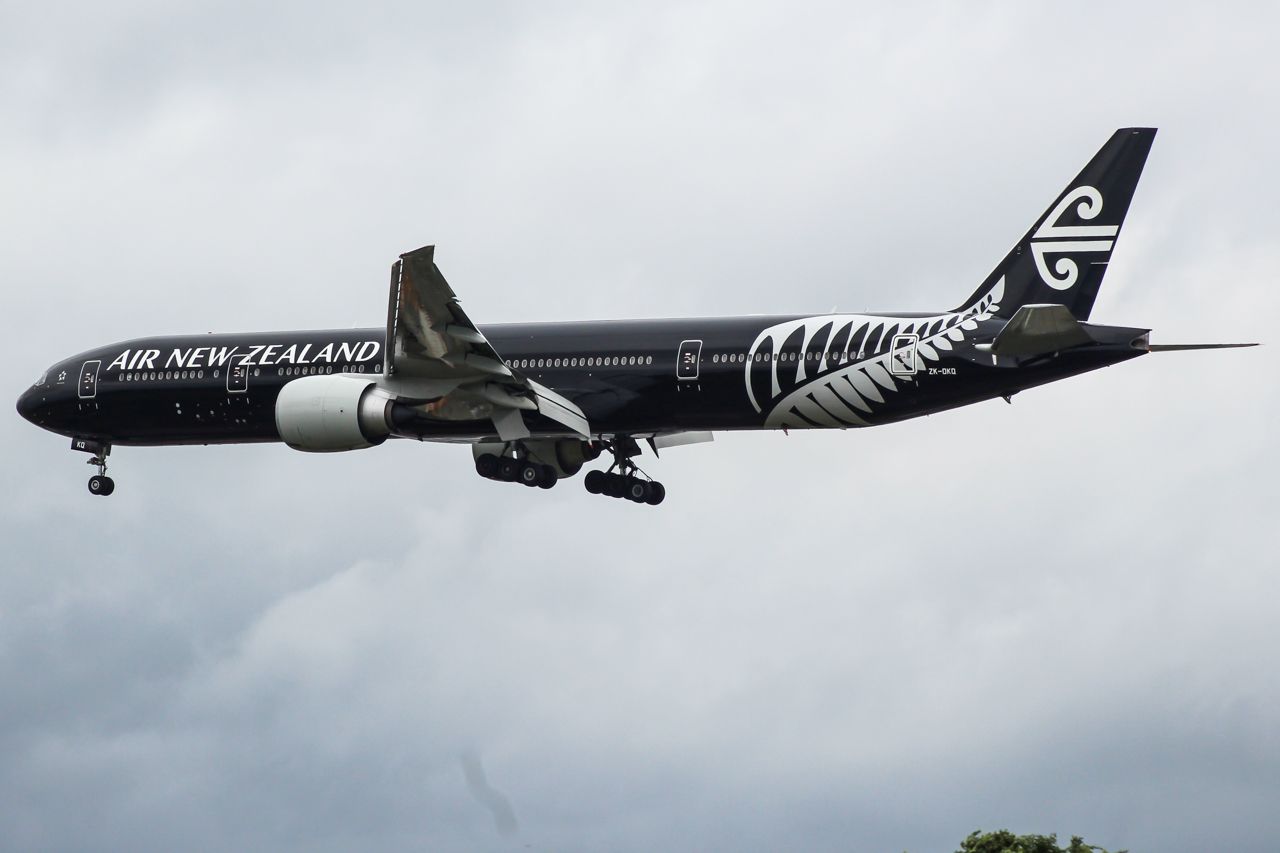 ZK-OKQ_Boeing_777_Air_New_Zealand_(35393599596)-1