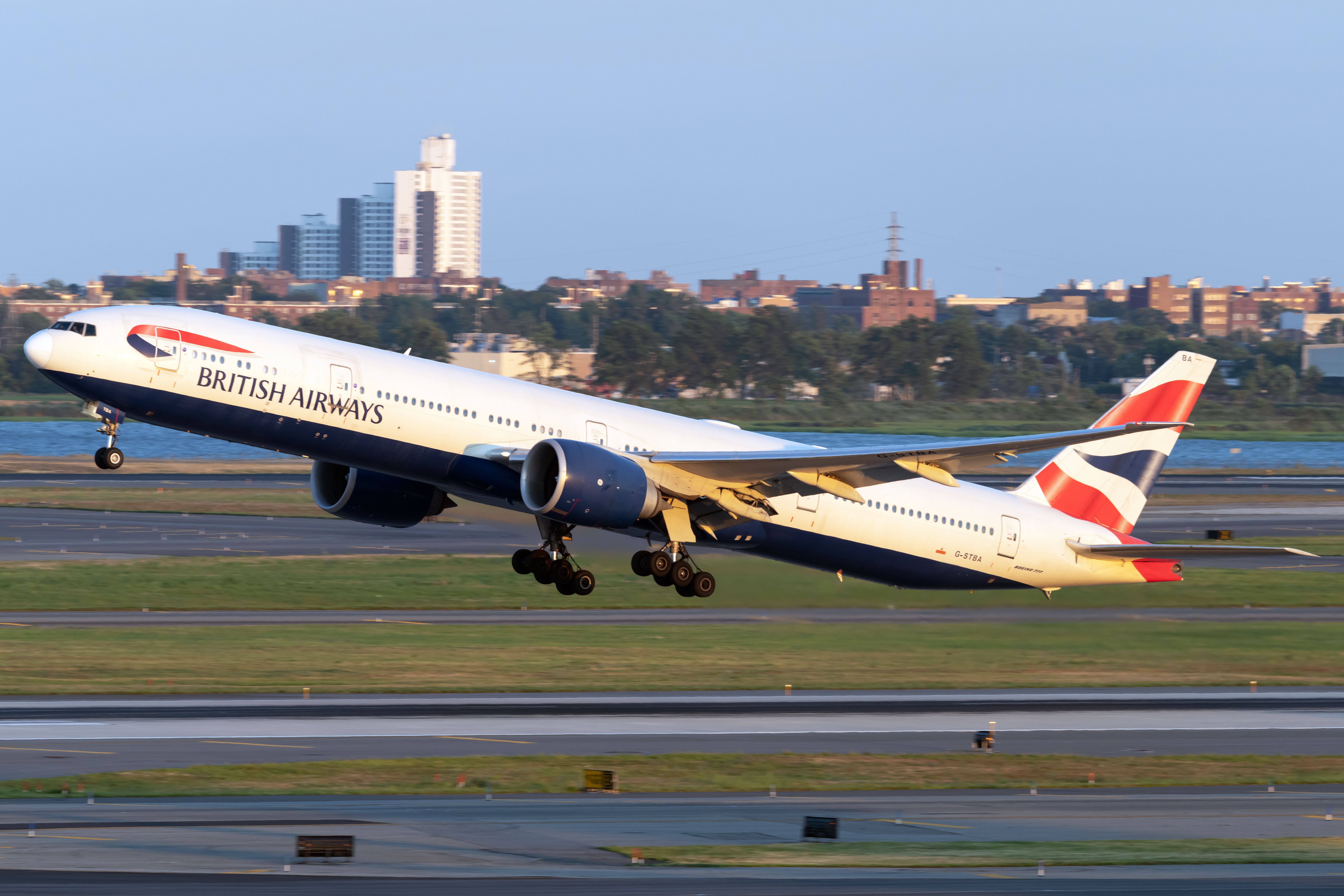 _Boon 1_ British Airways Boeing 777-336(ER) G-STBA