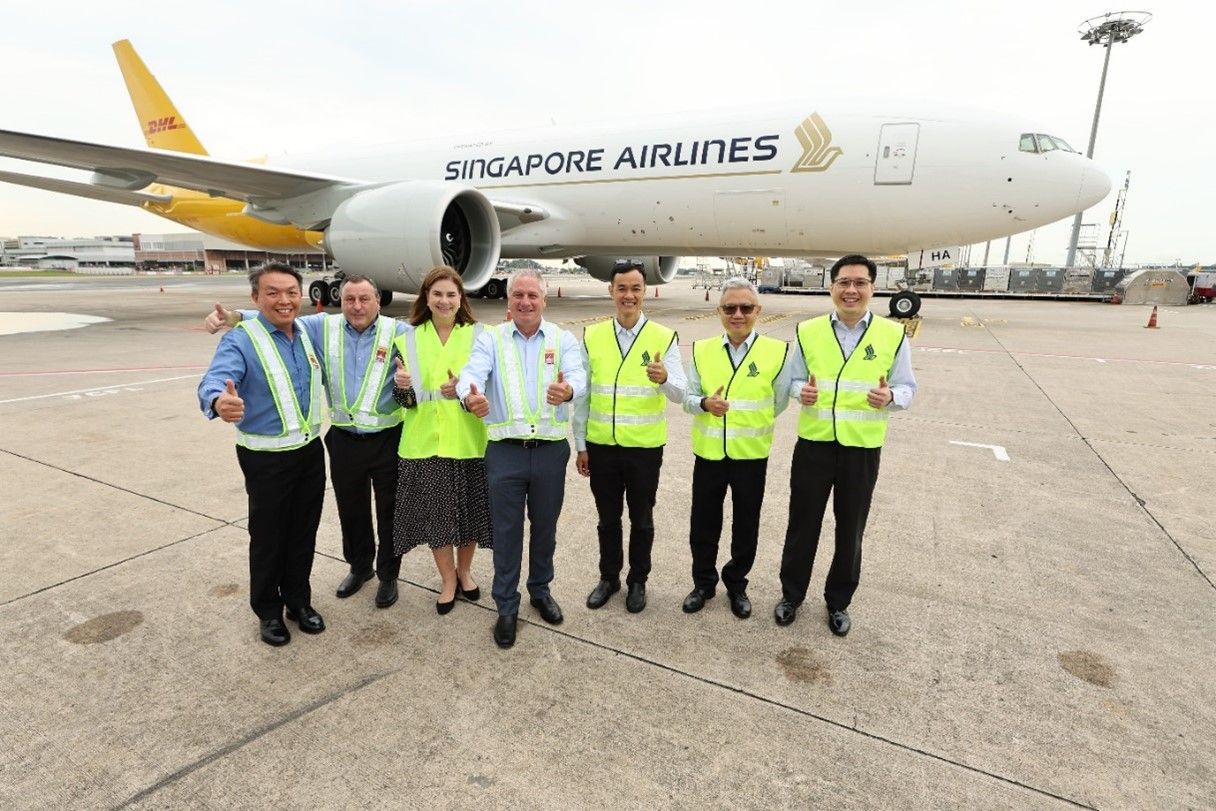 DHL/Singapore-777-livery-Boeing-Executives