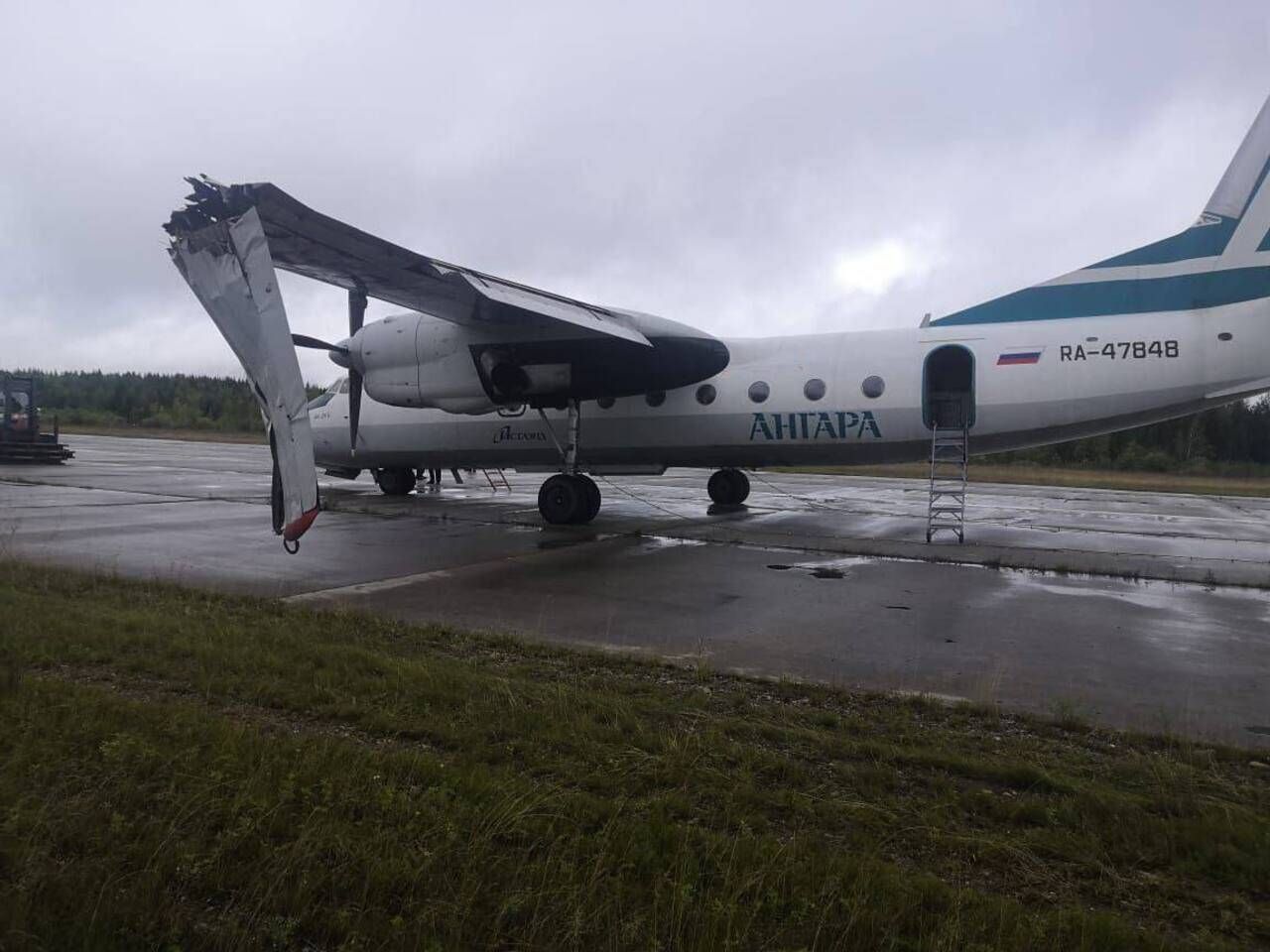 Angara Airlines An-24 broke a wing
