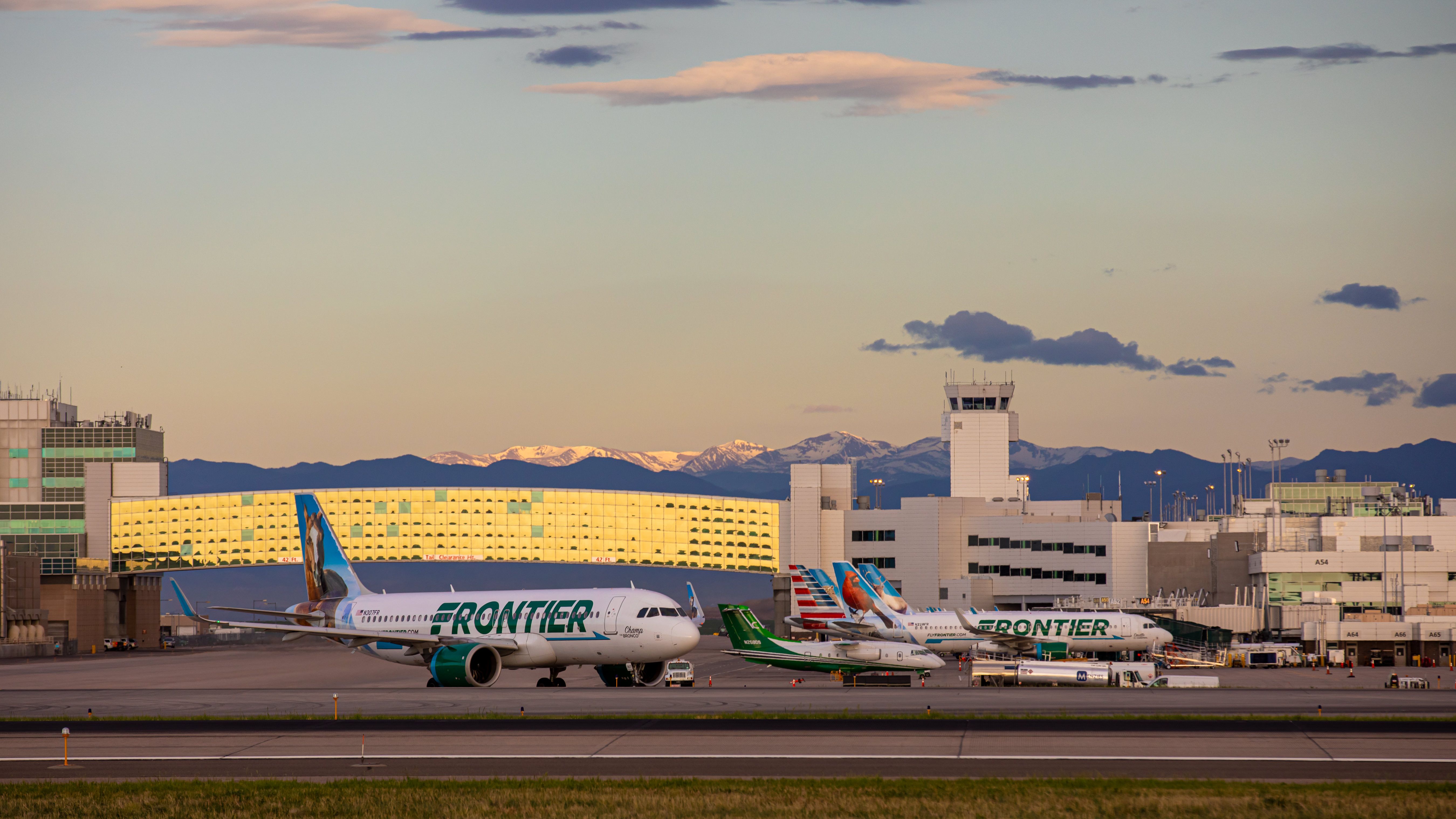 Frontier flight taxiing Denver