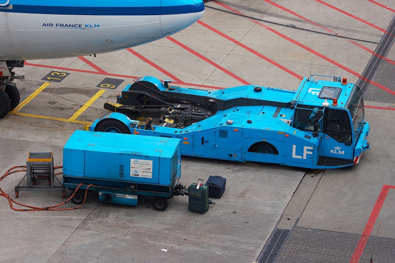 KLM Pushback Tractor
