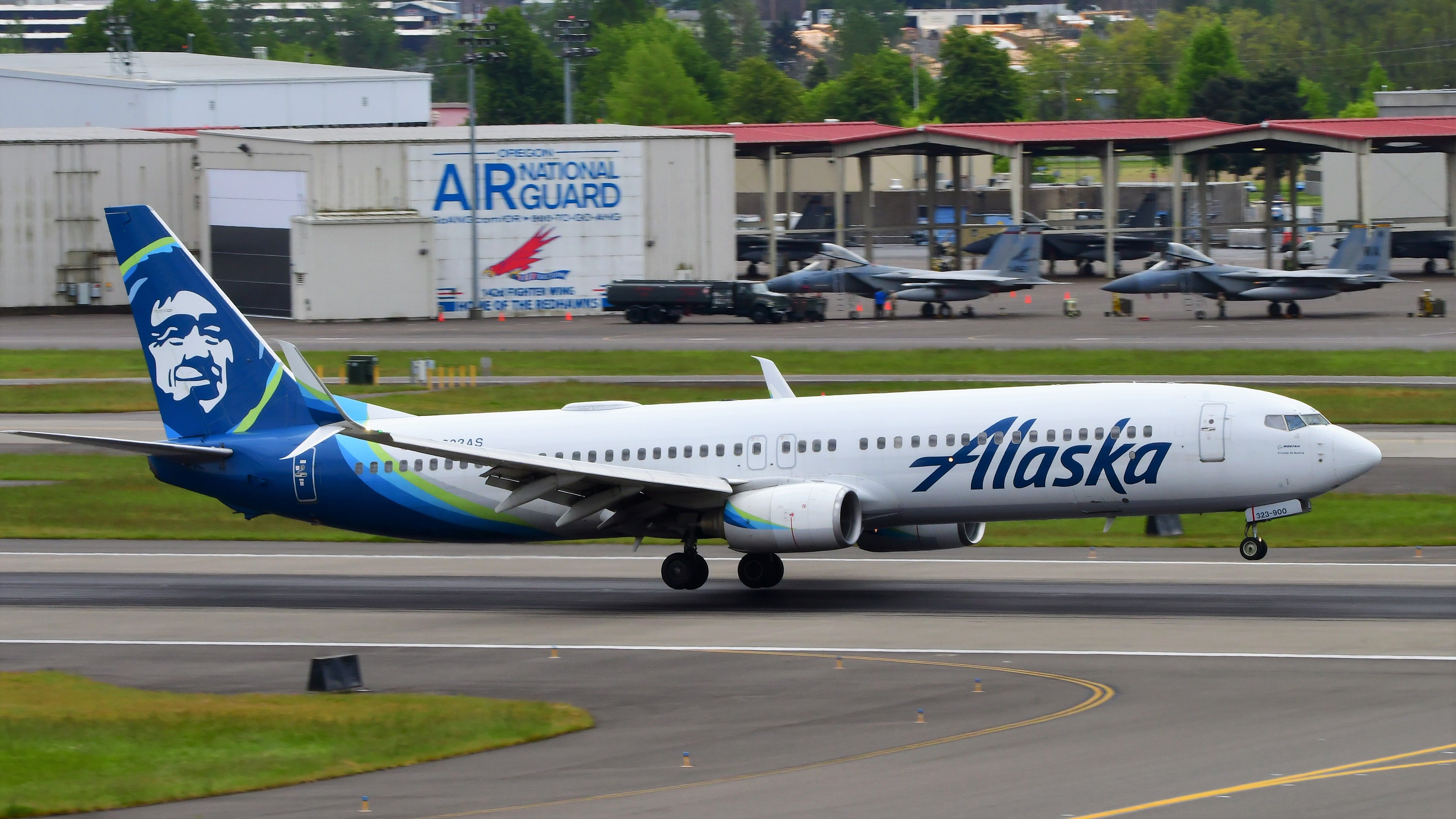 A Boeing 737-900 Touches at Portland International Airport -  N323AS