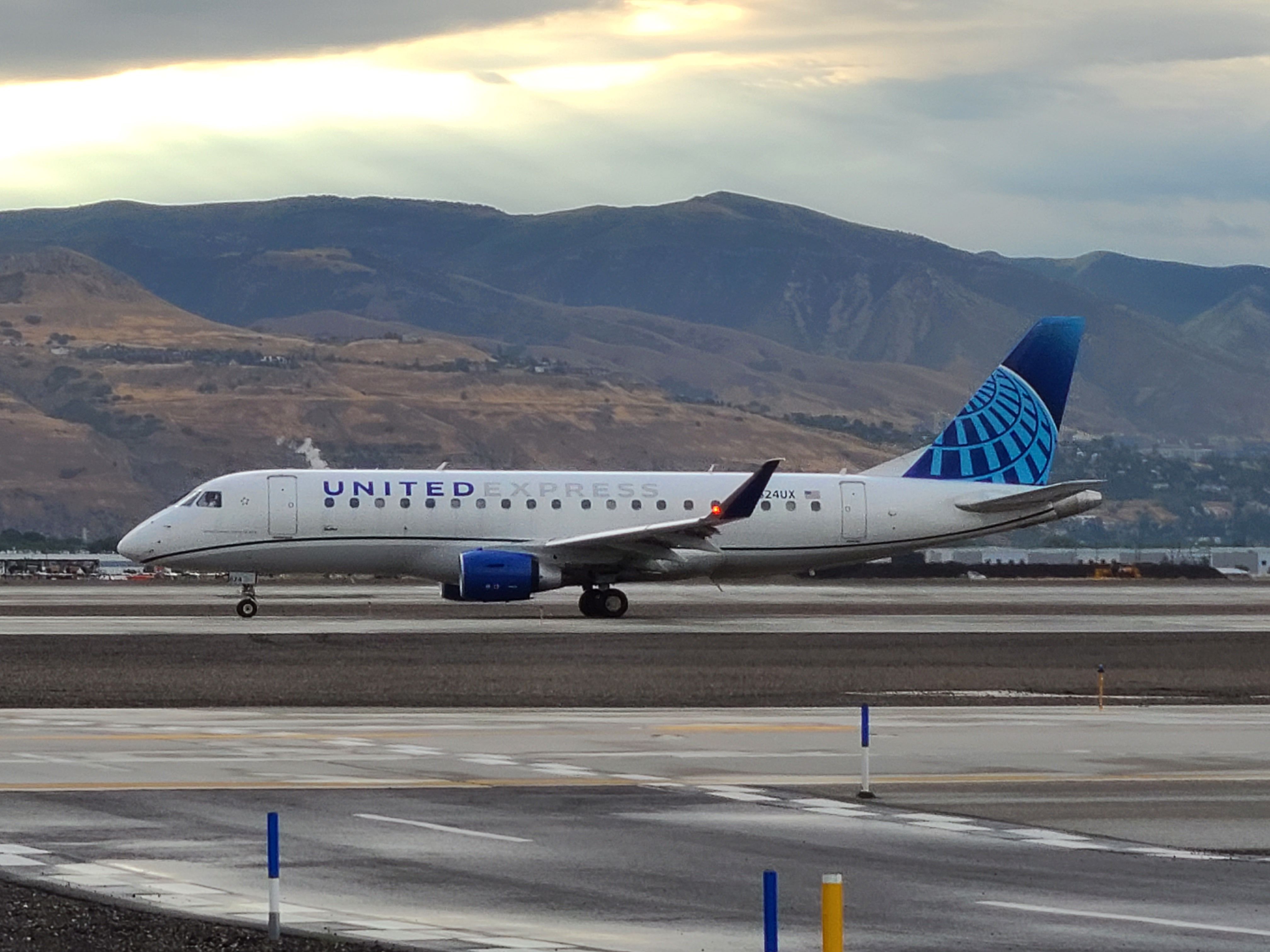 SkyWest United Embraer 175 Taxiing Salt Lake City Airport