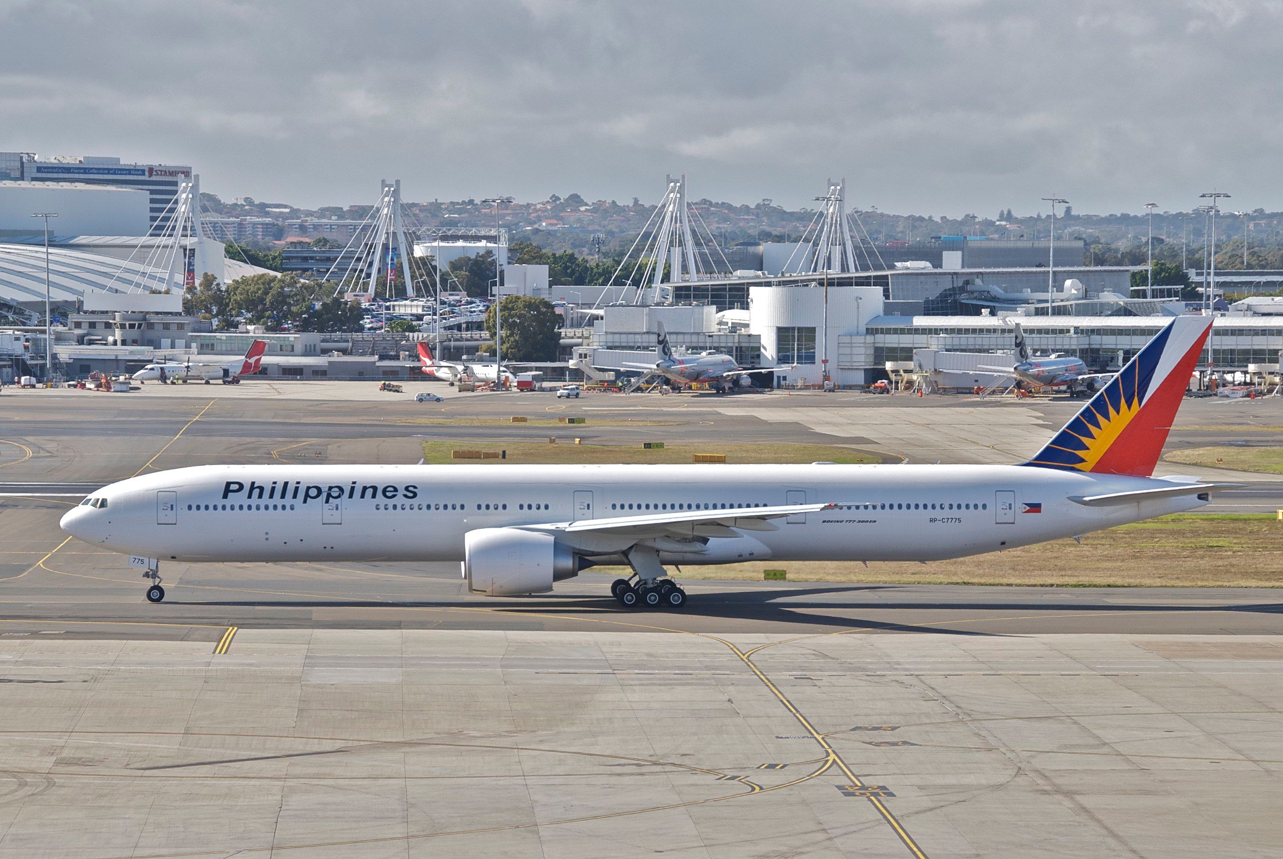 2560px-Philippine_Airlines_Boeing_777-300ER;_RP-C7776@SYD;31.07.2012_666fo_(7863338482)
