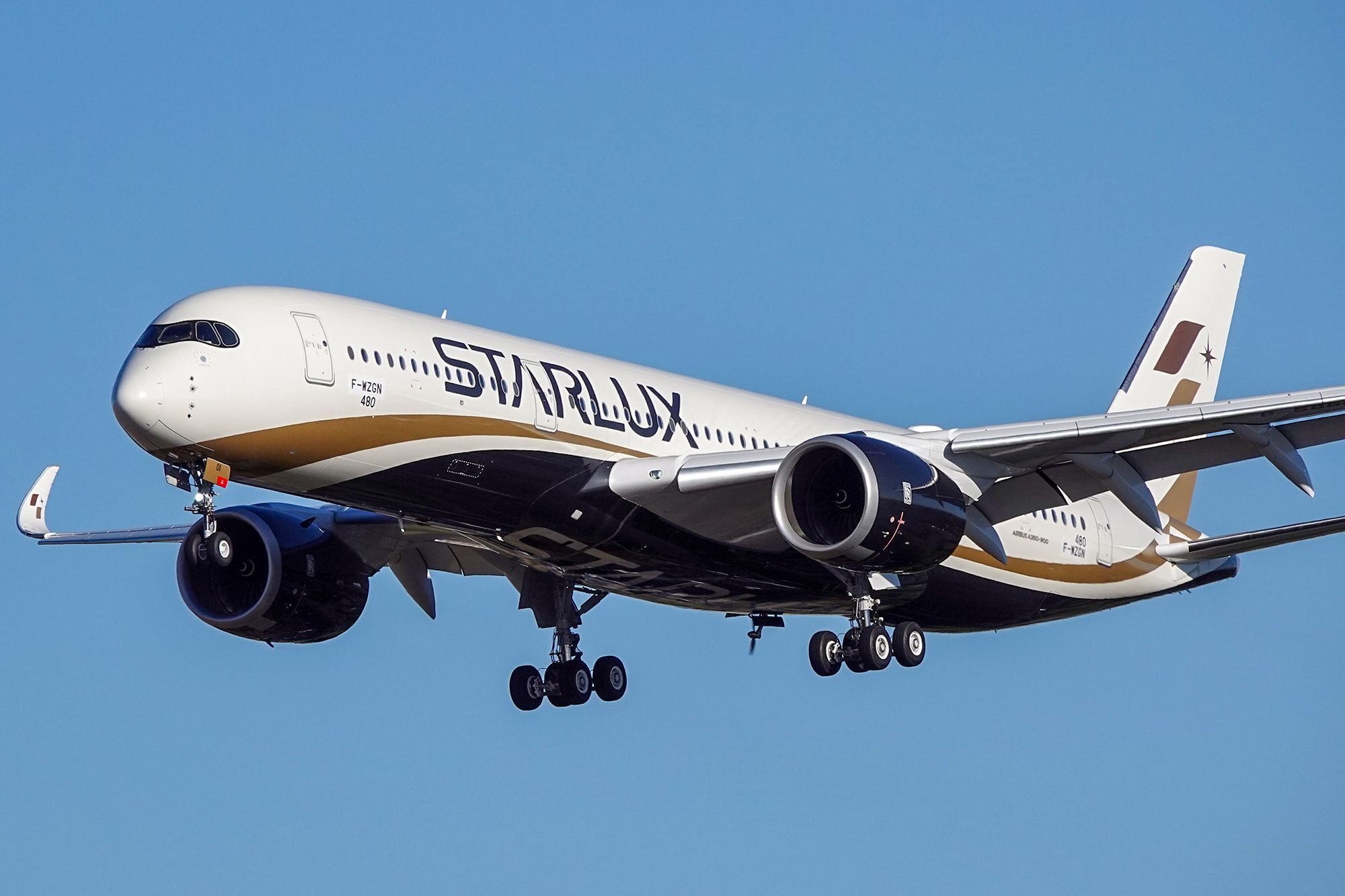 Starlux A350-900 first flight