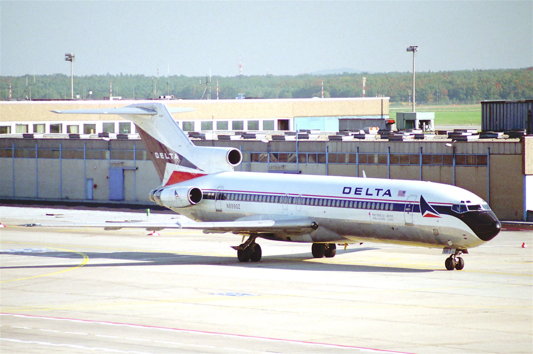 A Delta Air Lines Boeing 727 on an airport apron.