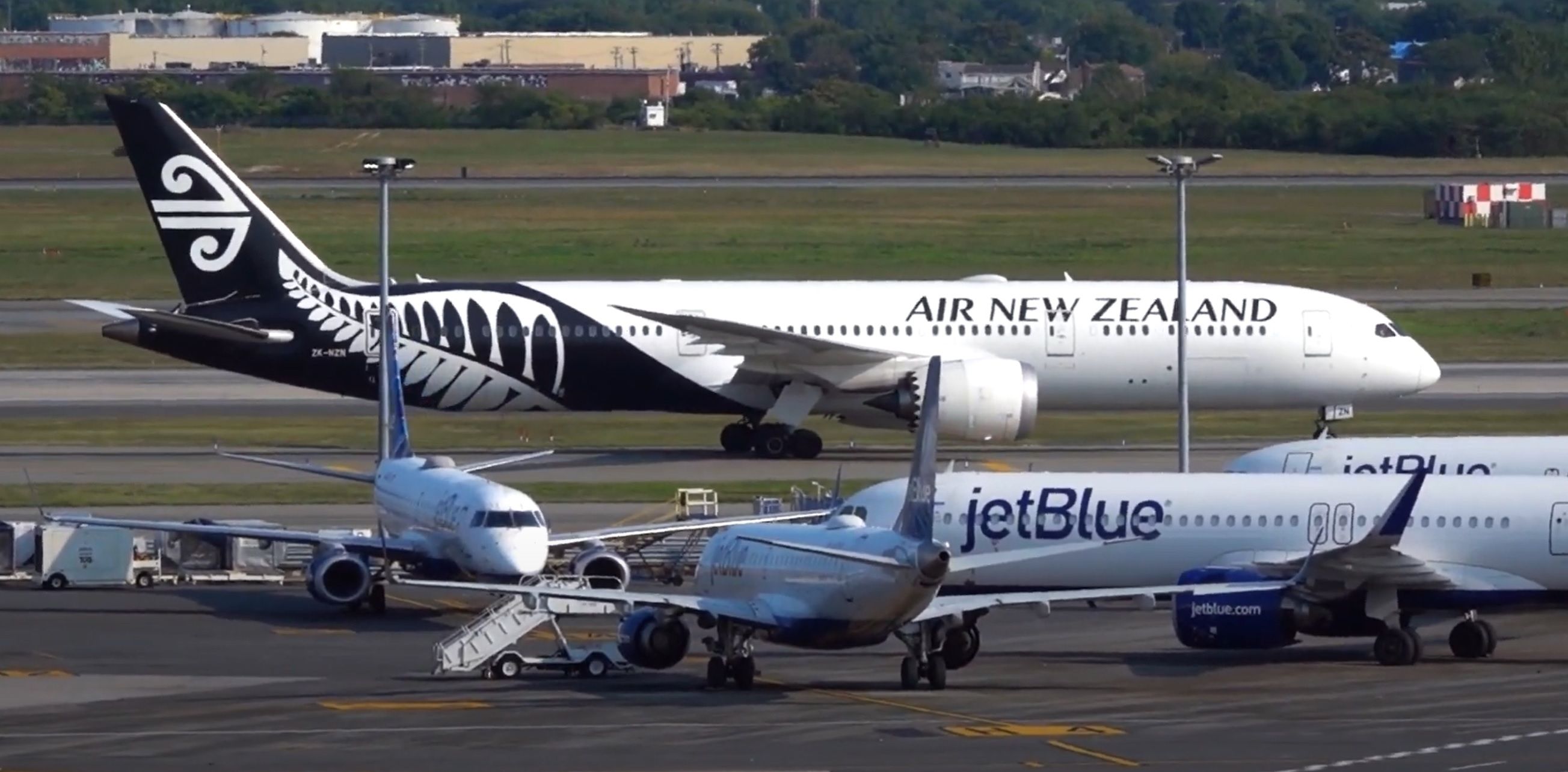 Air New Zealand taxiing at New York JFK (East Coast Aviation)